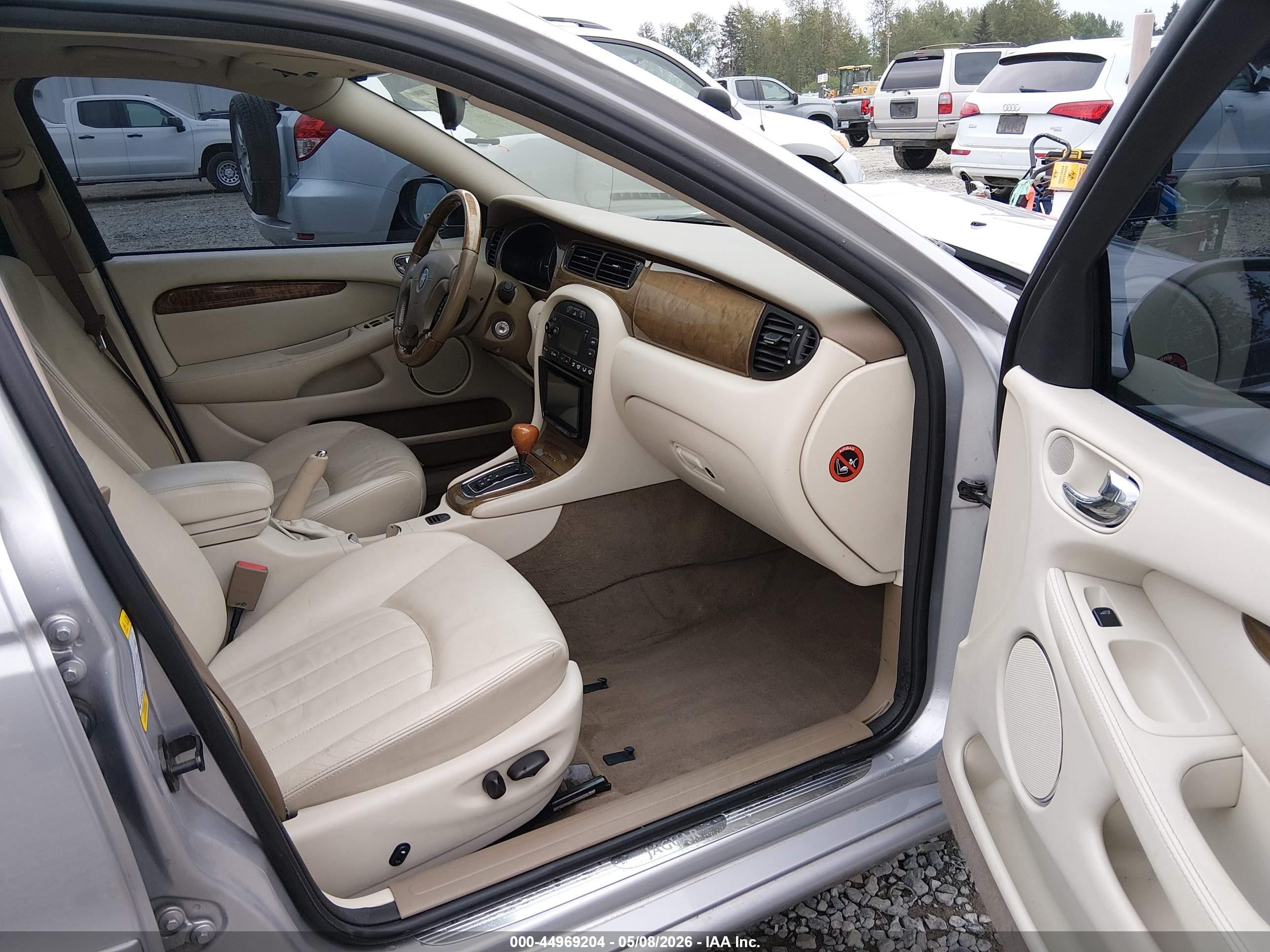 2003 Jaguar X-type 2.5 Silver vin: SAJEA51D13XD02415