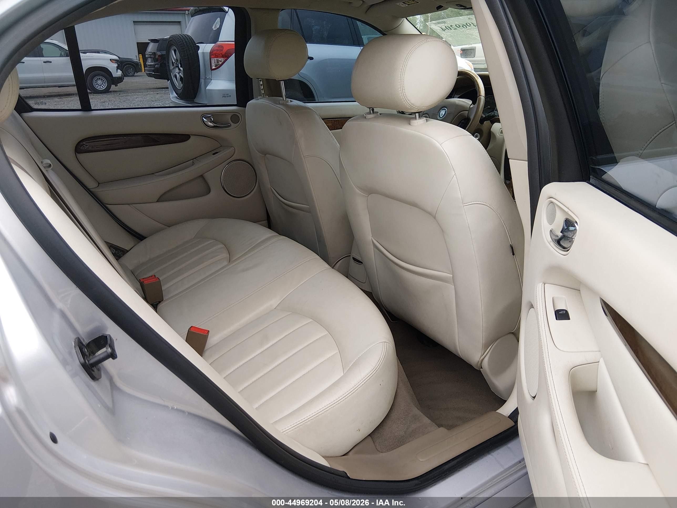 2003 Jaguar X-type 2.5 Silver vin: SAJEA51D13XD02415