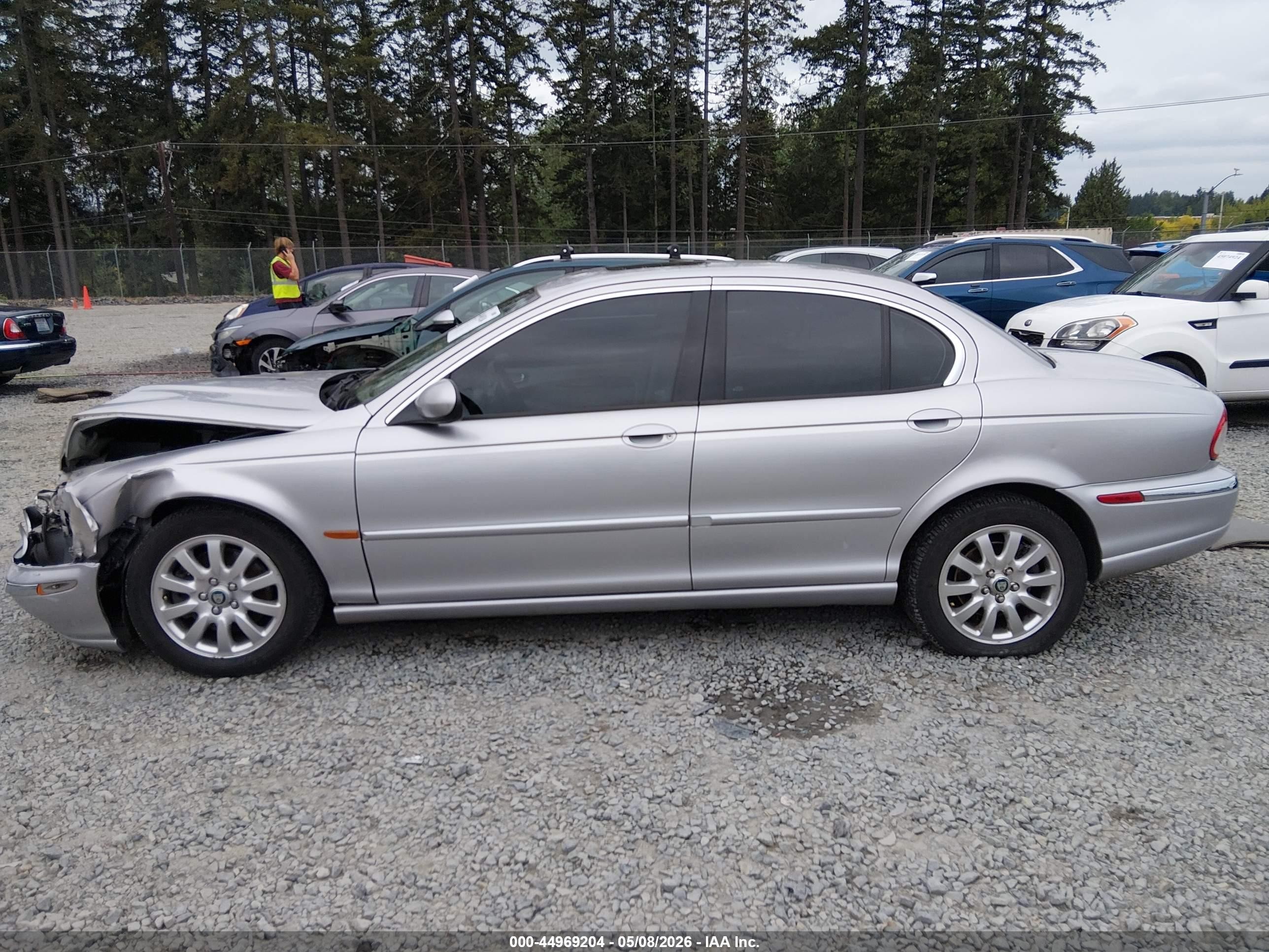 2003 Jaguar X-type 2.5 Silver vin: SAJEA51D13XD02415
