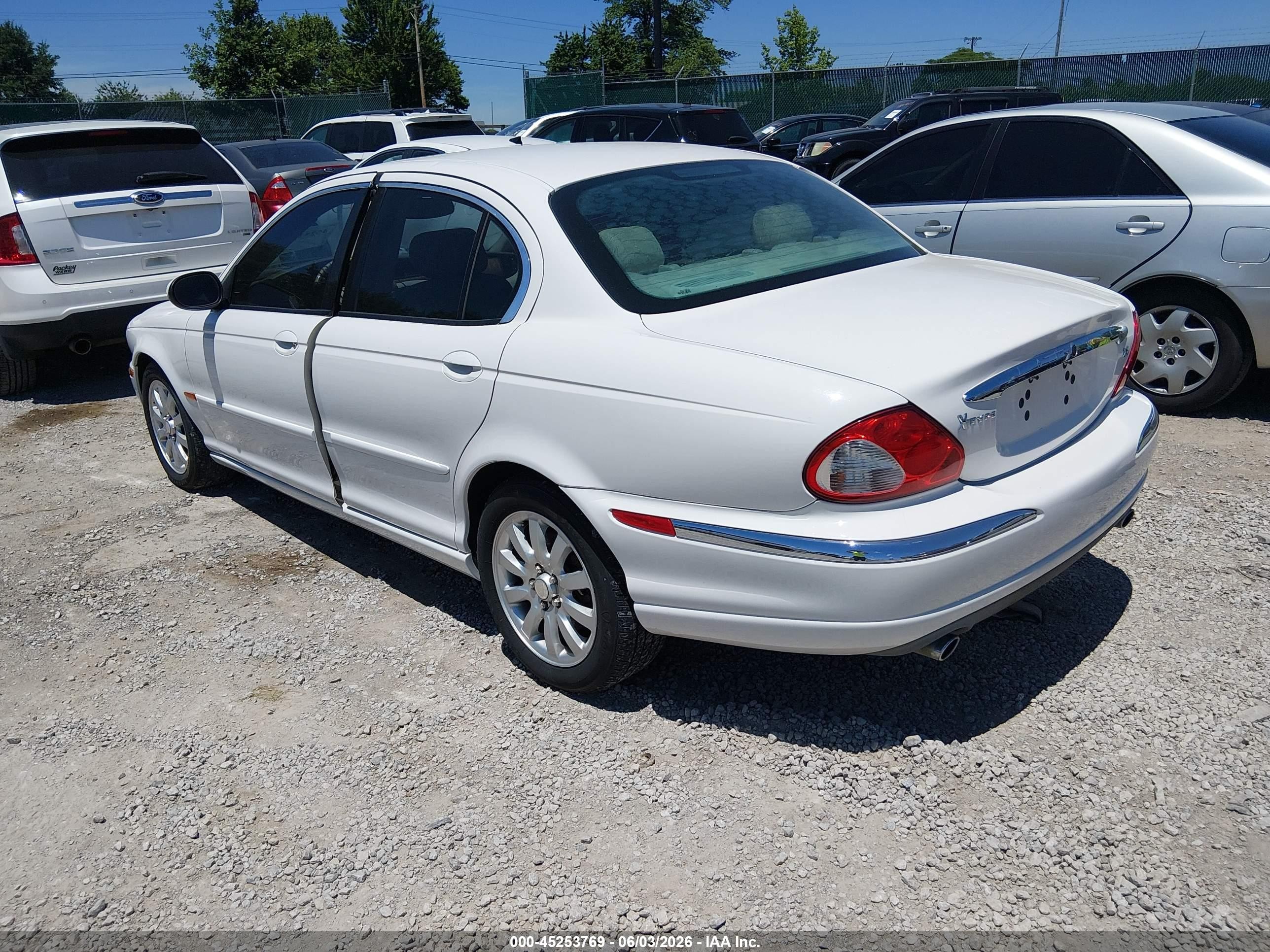 2003 Jaguar X-type 2.5 White vin: SAJEA51D23XC99007