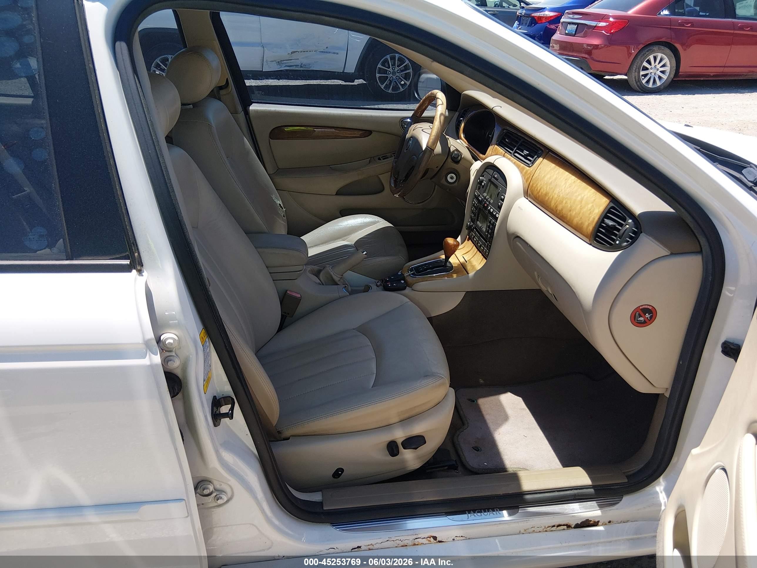 2003 Jaguar X-type 2.5 White vin: SAJEA51D23XC99007