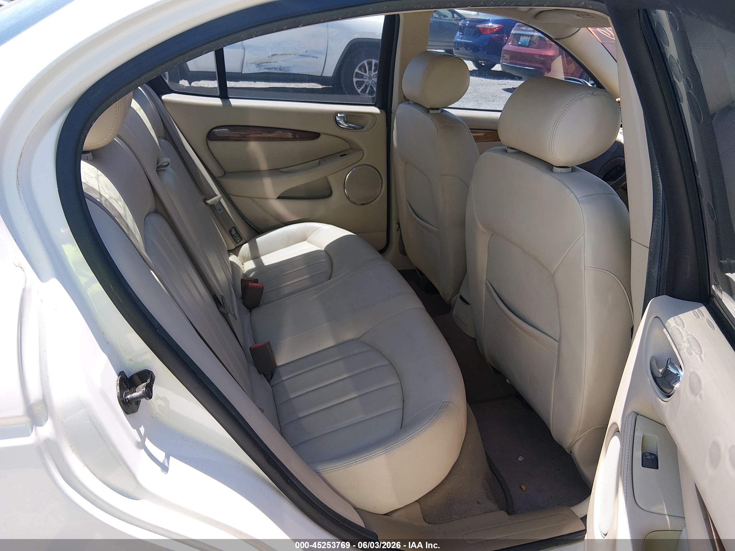 2003 Jaguar X-type 2.5 White vin: SAJEA51D23XC99007