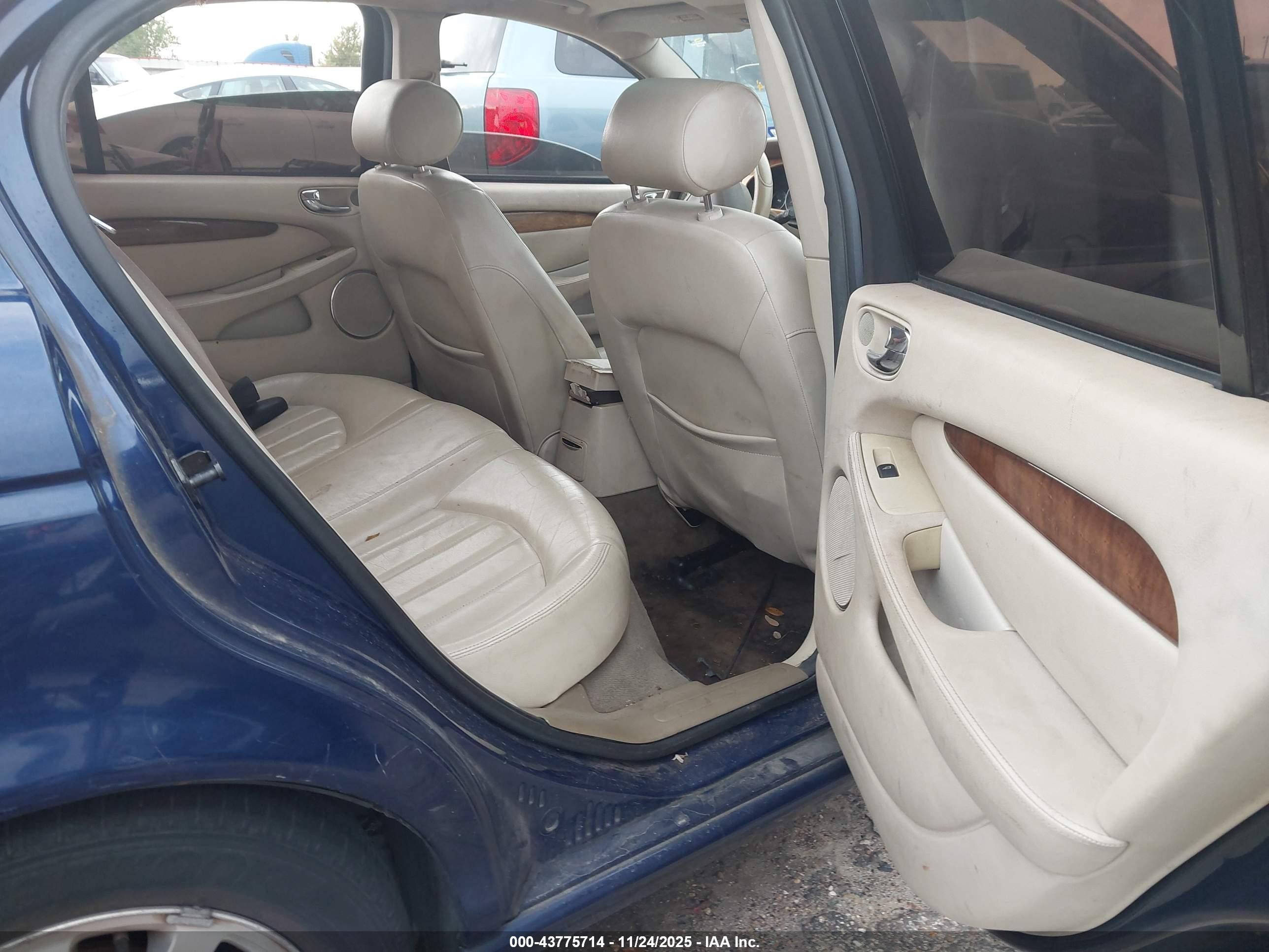 2002 Jaguar X-type 2.5l Dark Blue vin: SAJEA51D42XC60787