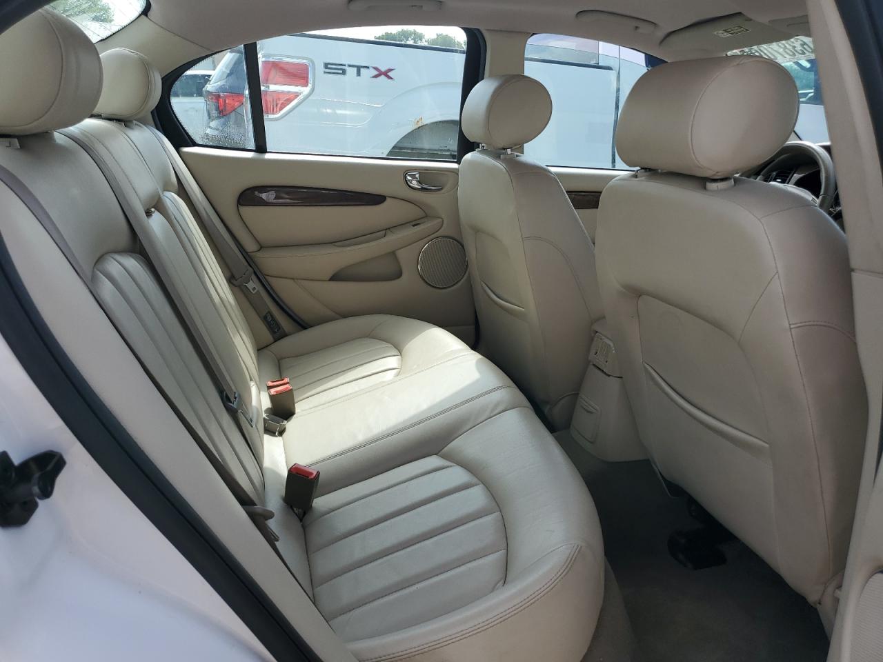 2002 Jaguar X-type 2.5 White vin: SAJEA51D52XC65366