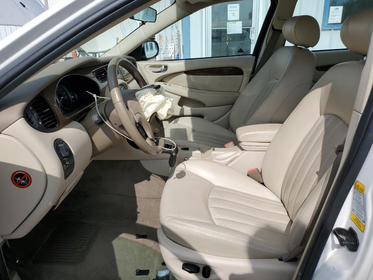 2002 Jaguar X-type 2.5 White vin: SAJEA51D52XC65366