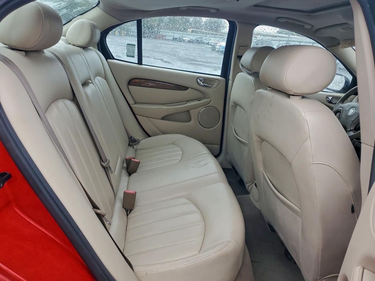 2002 Jaguar X-type 2.5 Red vin: SAJEA51D62XC56918