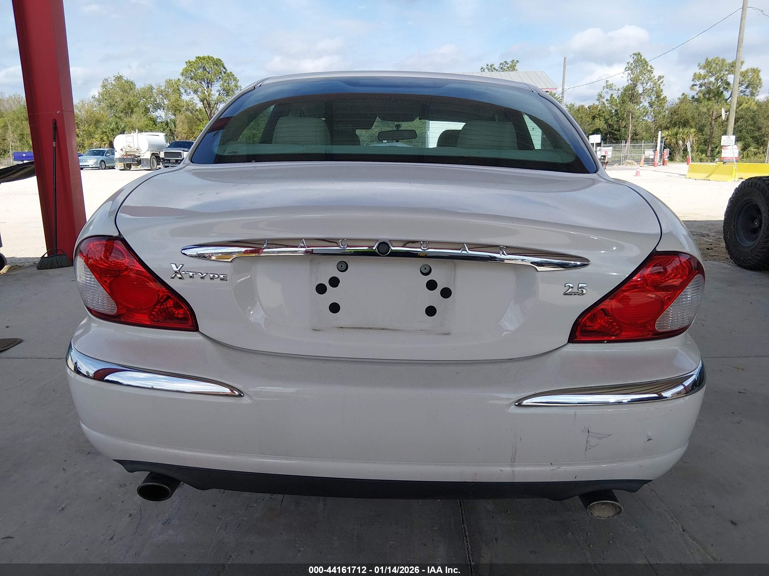 2002 Jaguar X-type 2.5l White vin: SAJEA51D92XC73888