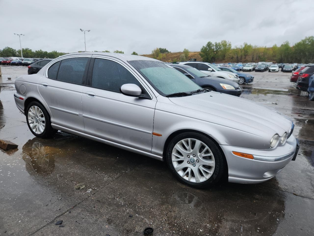 2002 Jaguar X-type 2.5 Silver vin: SAJEA51D92XC74006