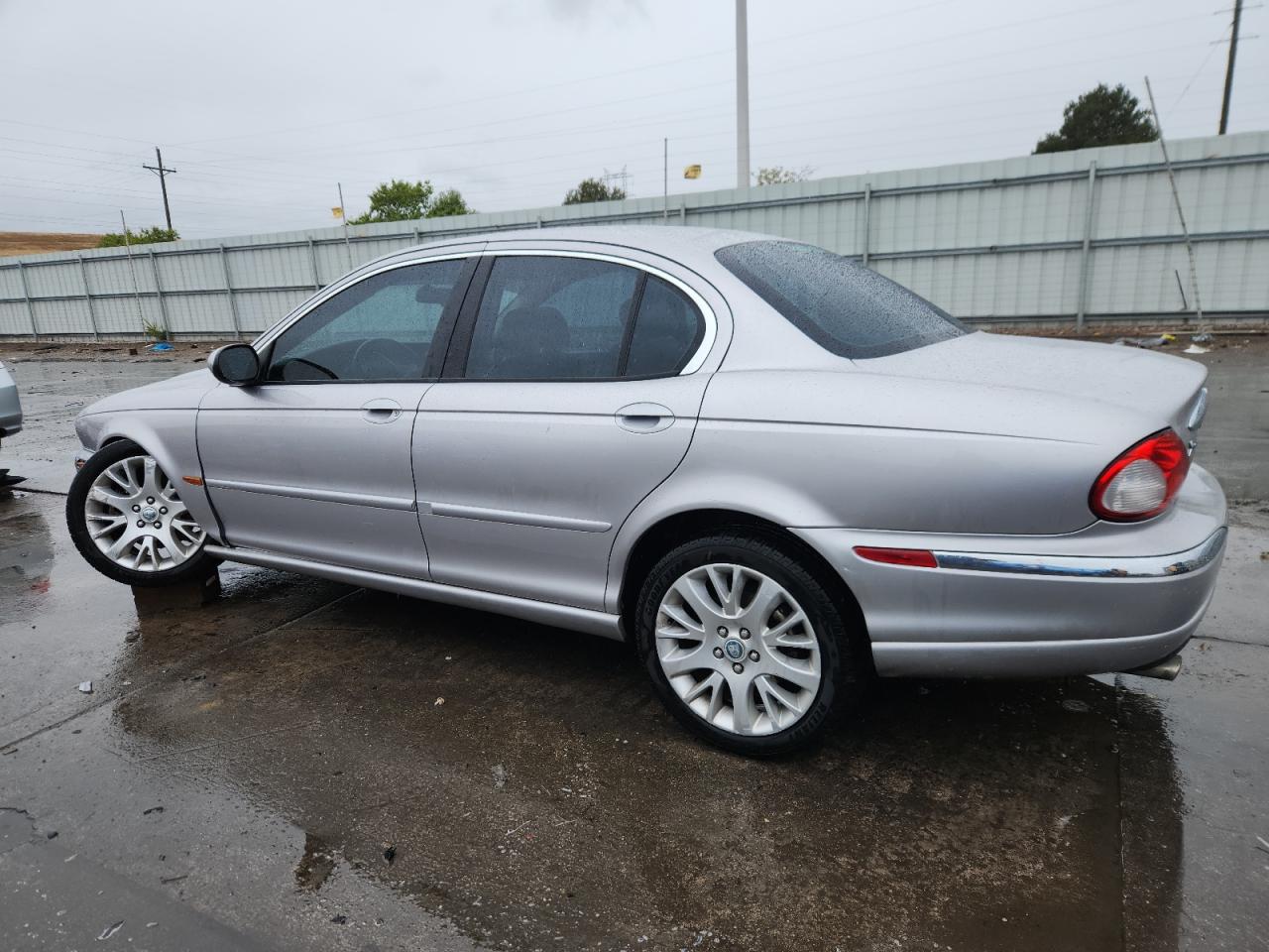2002 Jaguar X-type 2.5 Silver vin: SAJEA51D92XC74006