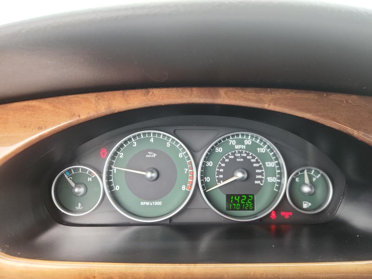 2002 Jaguar X-type 2.5 Silver vin: SAJEA51D92XC74006
