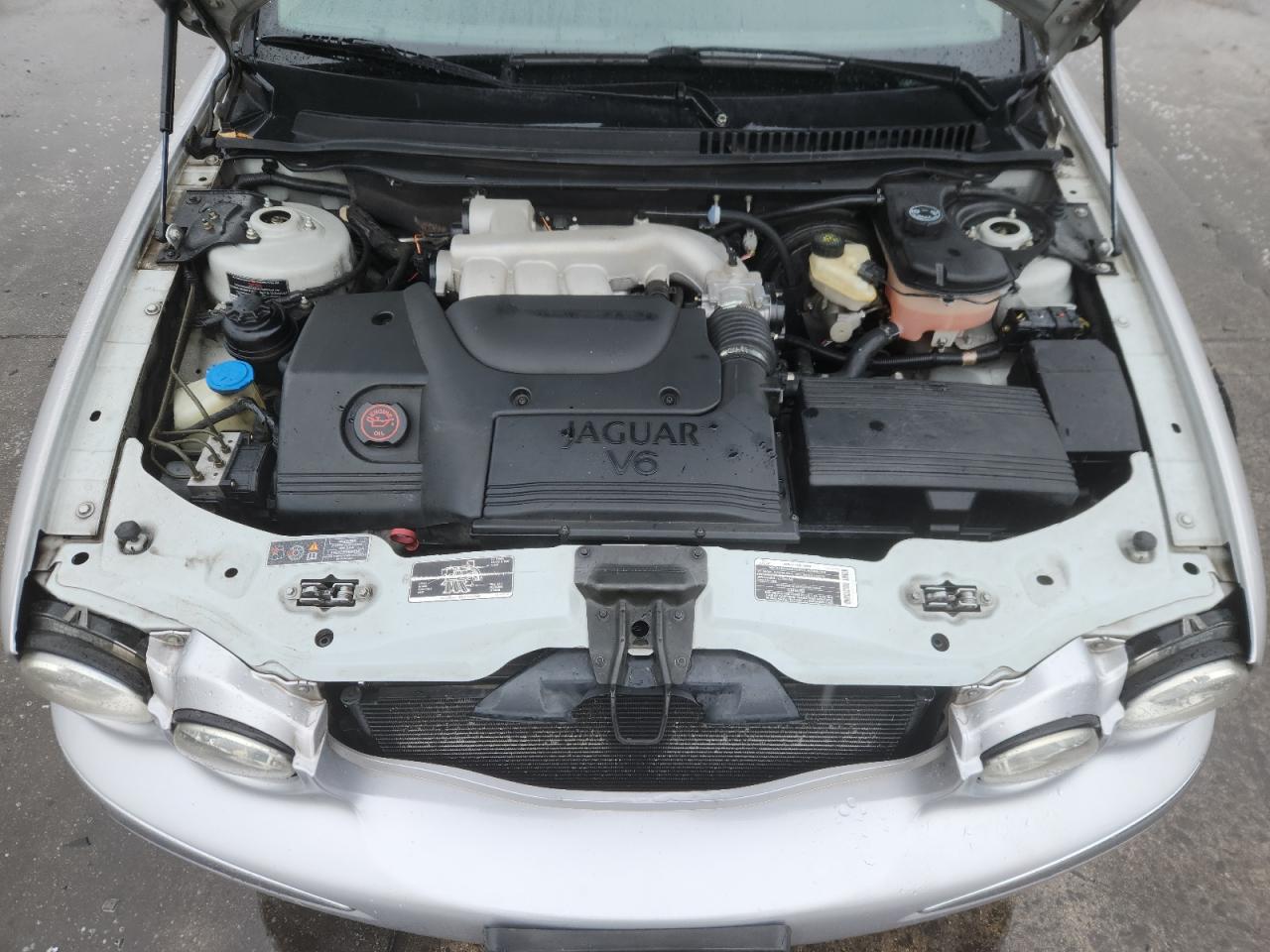 2002 Jaguar X-type 2.5 Silver vin: SAJEA51D92XC74006