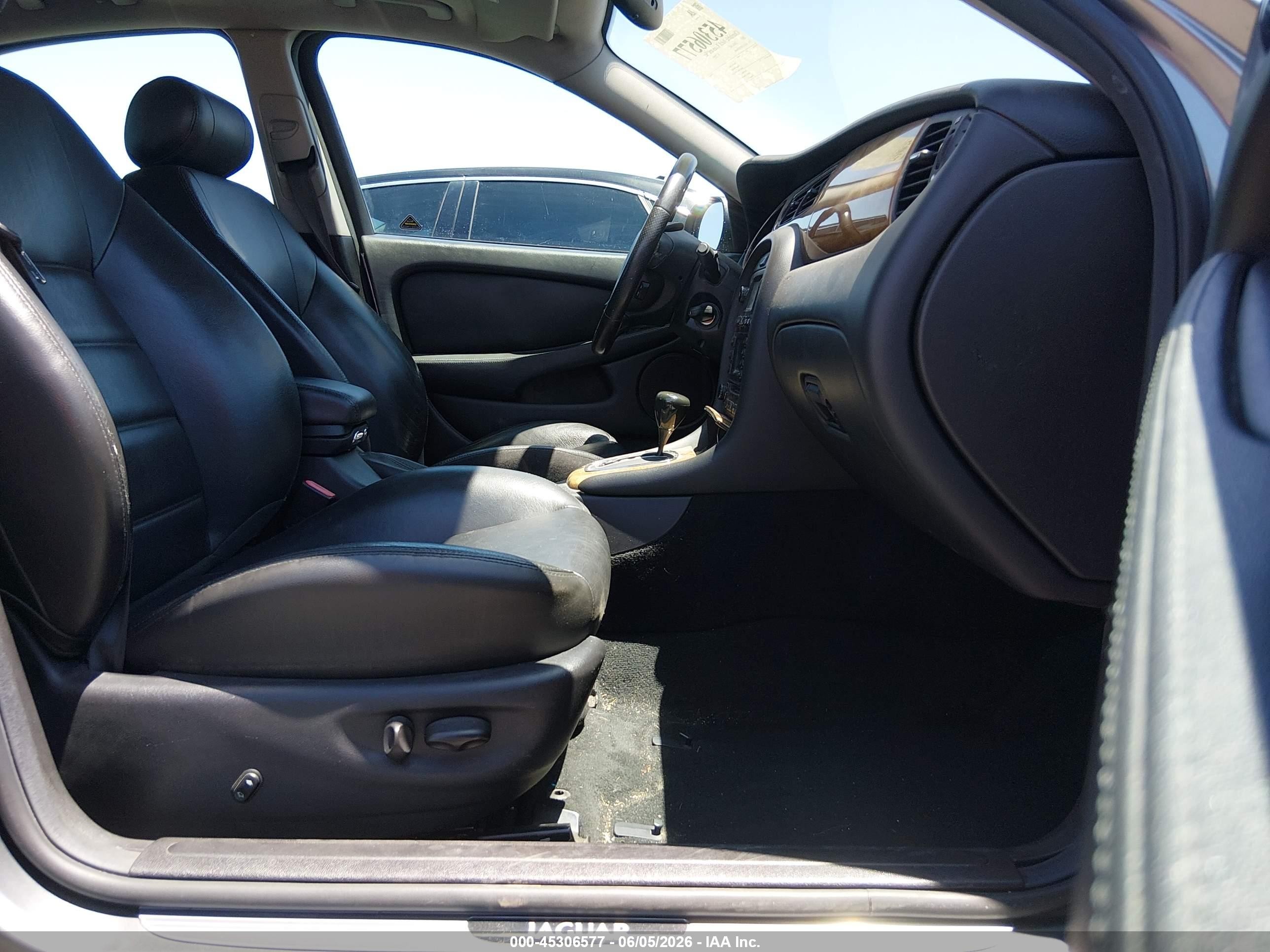 2003 Jaguar X-type 2.5 Silver vin: SAJEA53D33XC94489