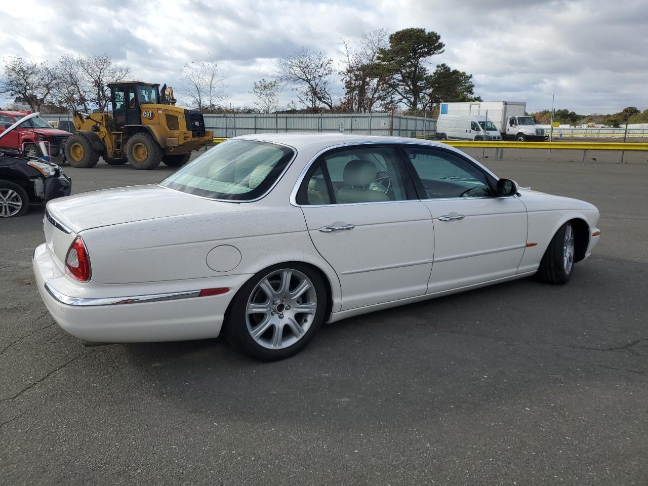 2004 Jaguar Xj8 White vin: SAJEA71C14SG11092