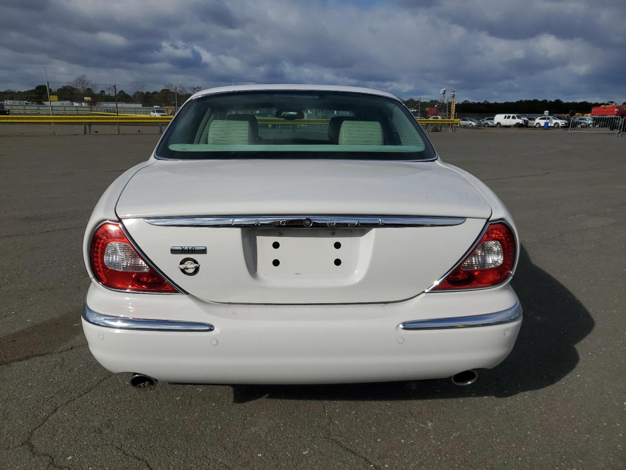 2004 Jaguar Xj8 White vin: SAJEA71C14SG11092