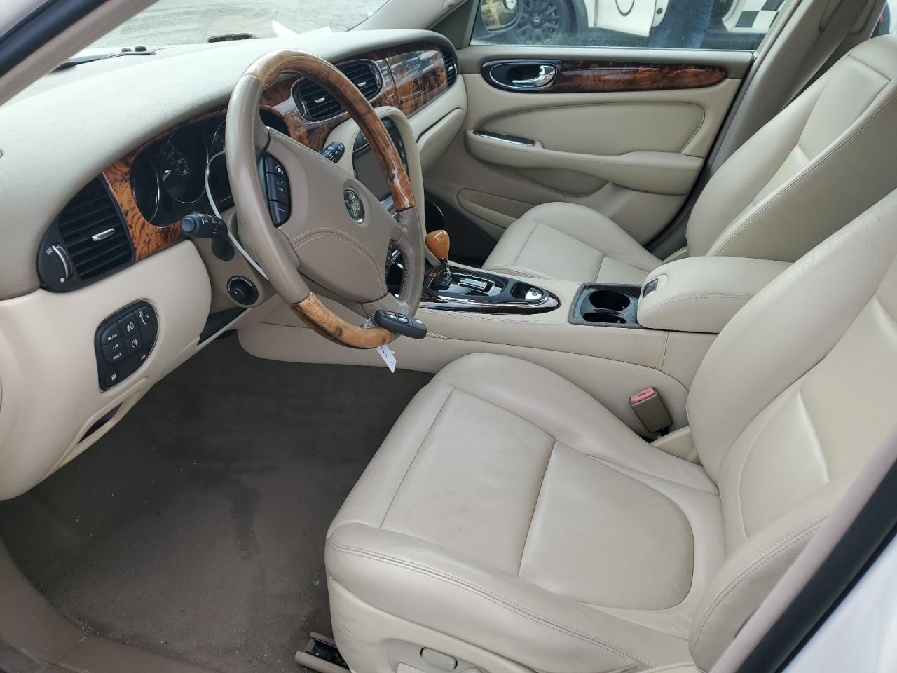 2004 Jaguar Xj8 White vin: SAJEA71C34SG01423