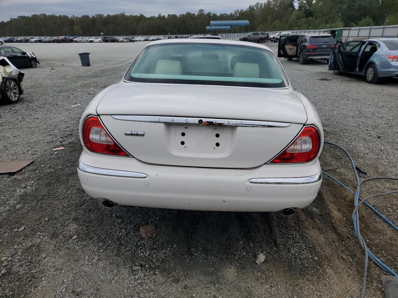 2004 Jaguar Xj8 White vin: SAJEA71C34SG01423
