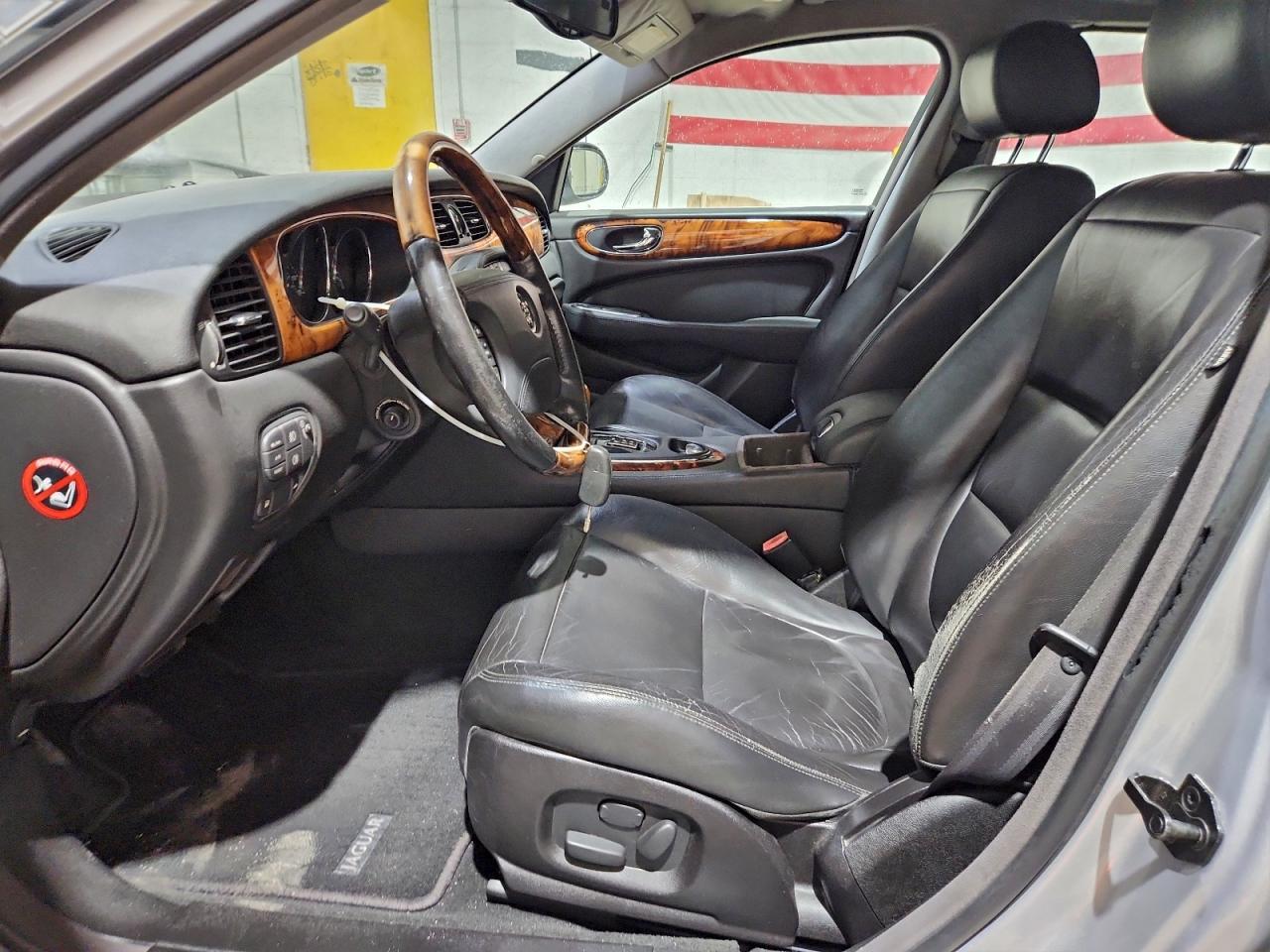 2004 Jaguar Xj8 Silver vin: SAJEA71C84SG03085