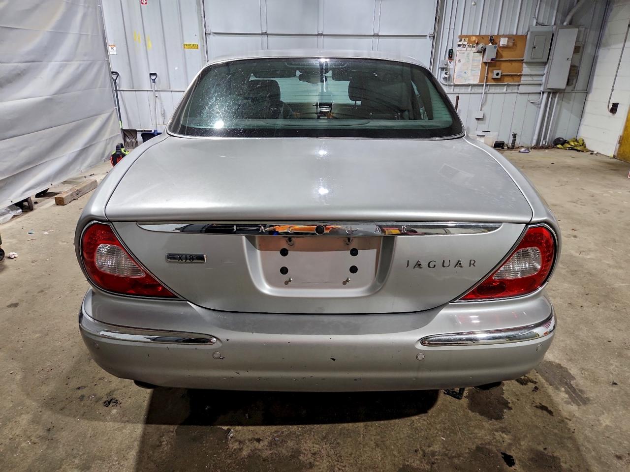 2004 Jaguar Xj8 Silver vin: SAJEA71C84SG03085