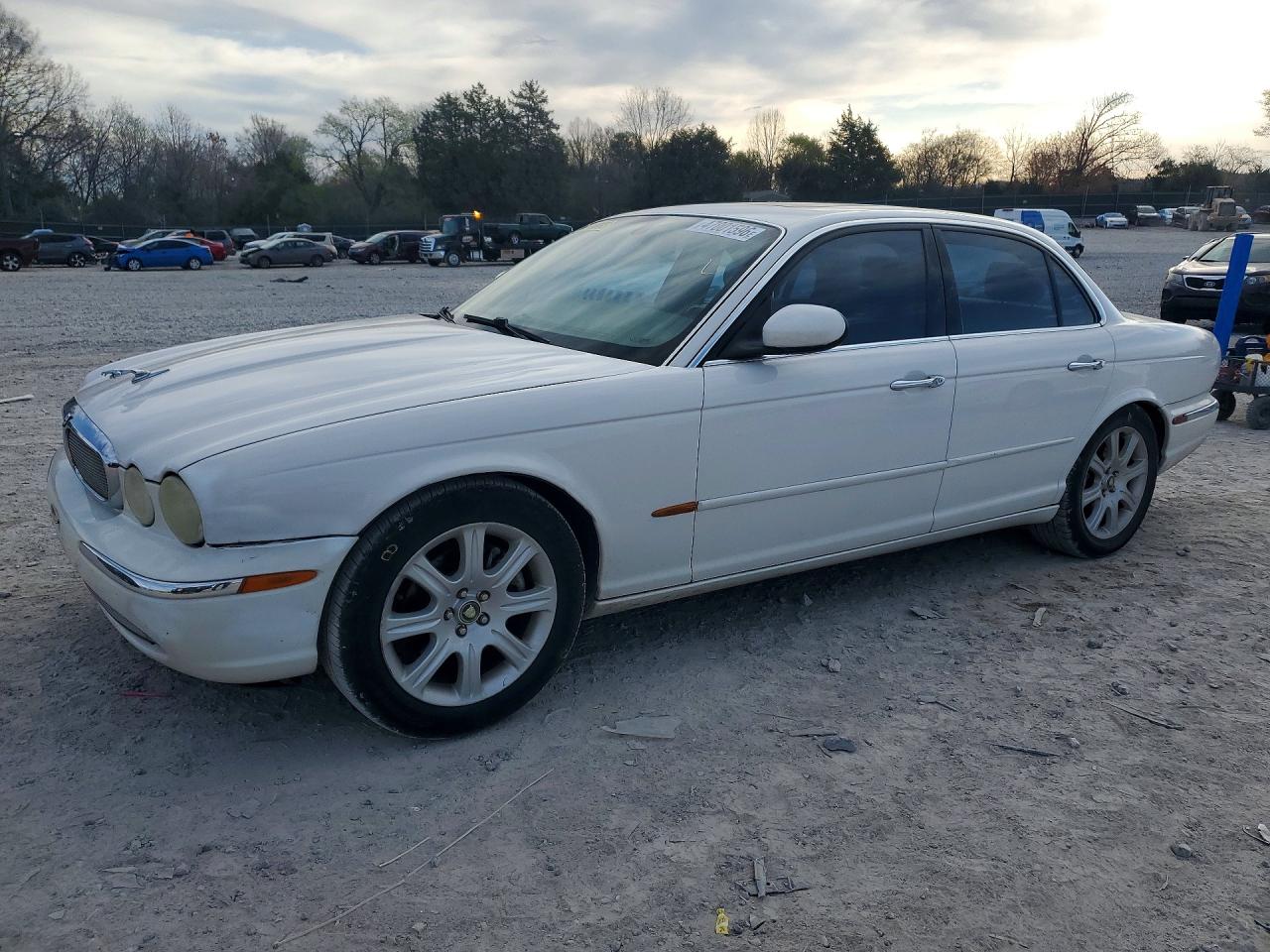 2004 Jaguar Xj8 White vin: SAJEA71C84SG12031
