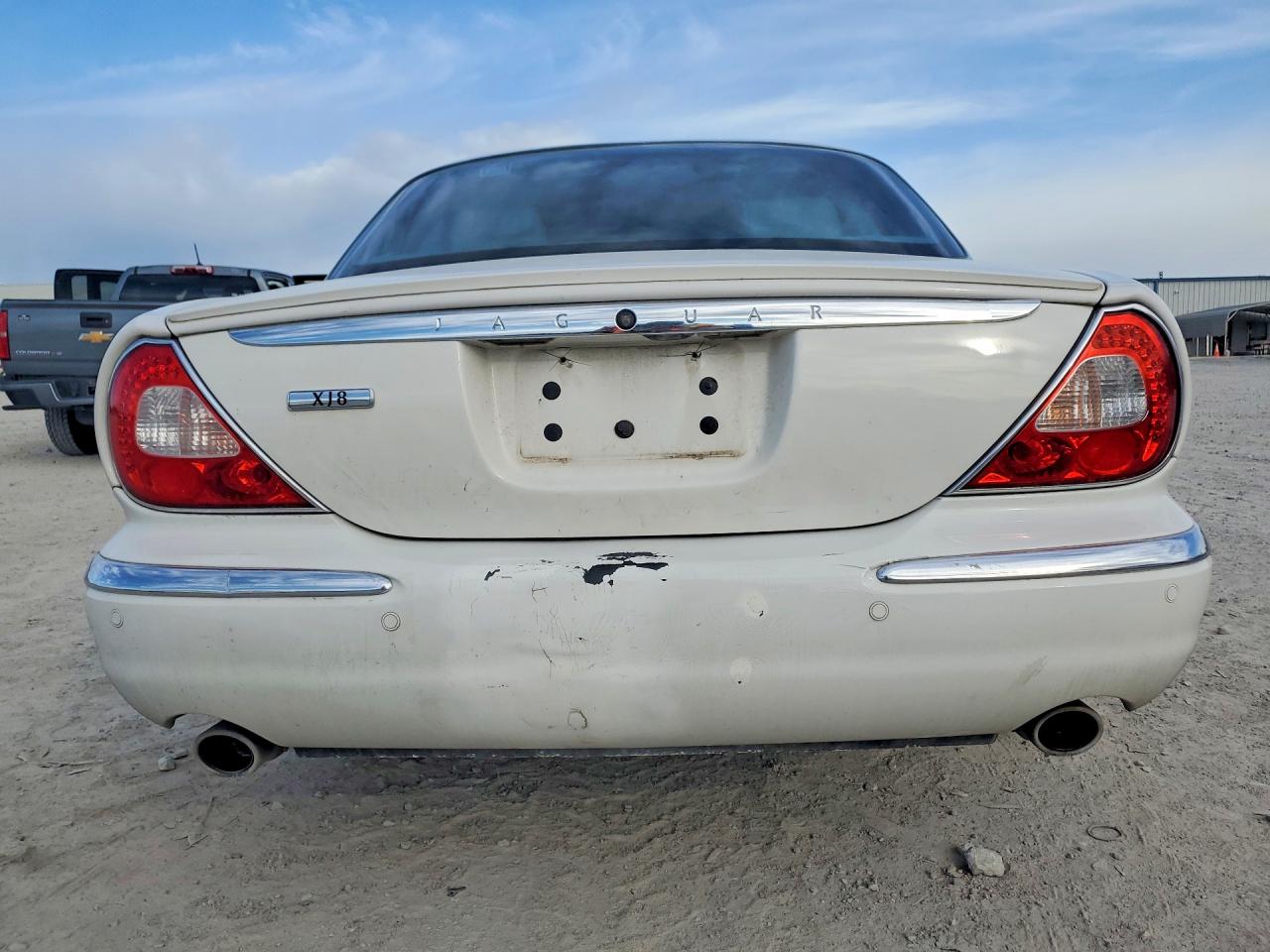 2004 Jaguar Xj8 White vin: SAJEA71C84SG12031