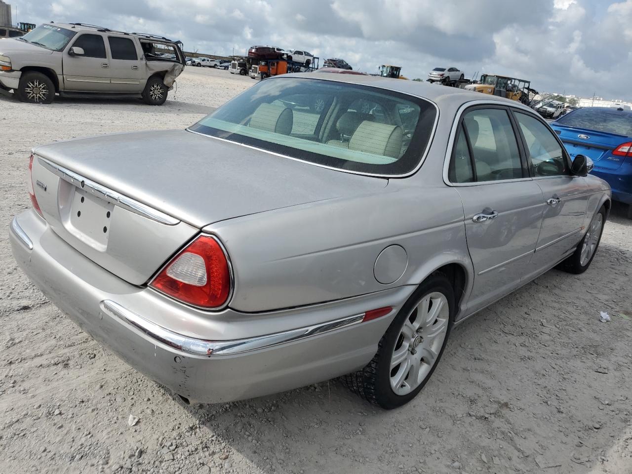 2004 Jaguar Vandenplas Silver vin: SAJEA74C14SG02291