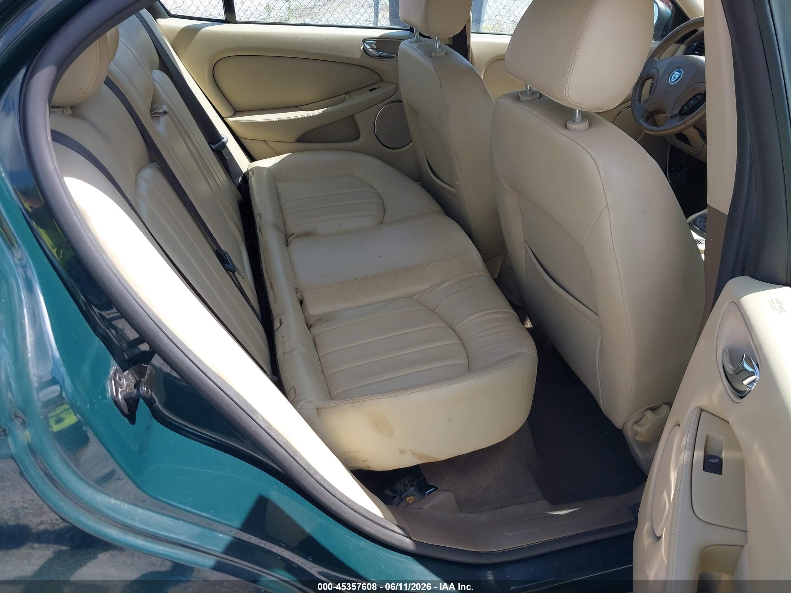 2004 Jaguar X-type 2.5 Green vin: SAJEB52D04XD67687