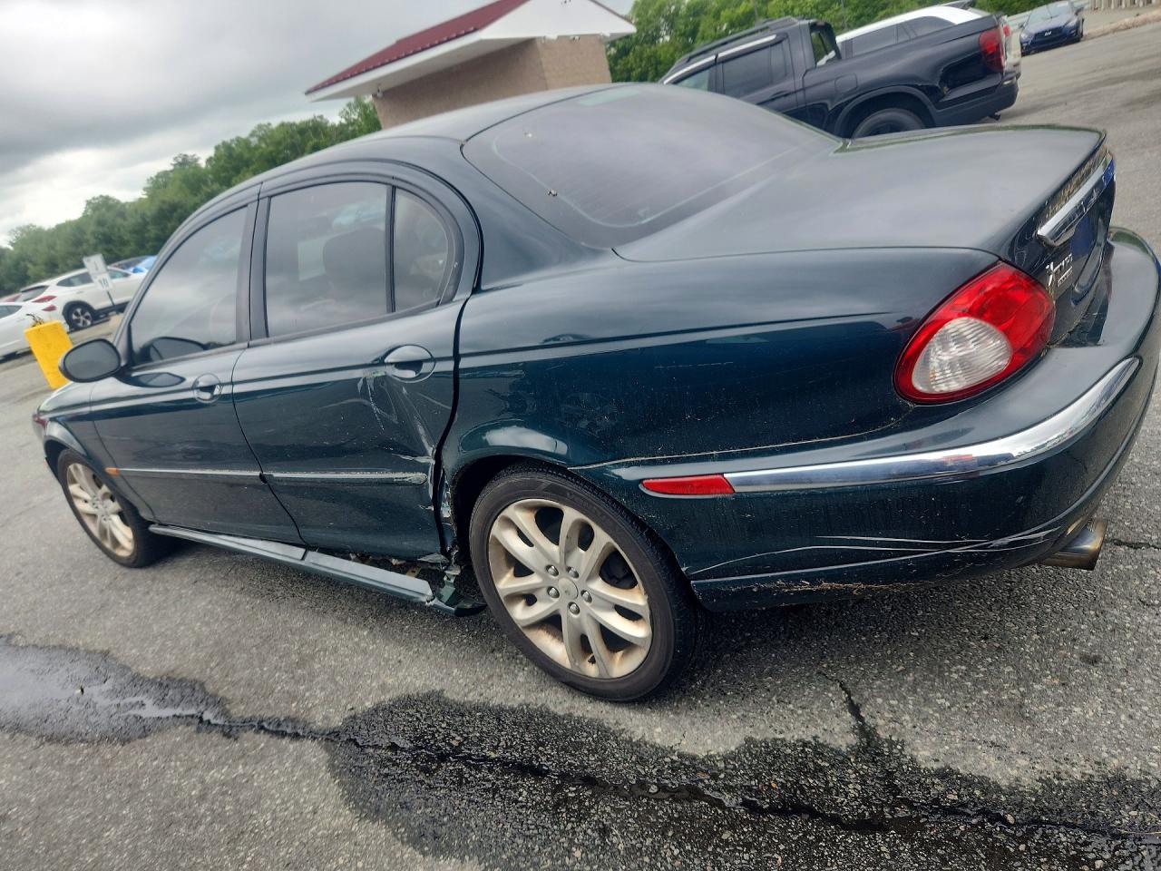 2004 Jaguar X-type 2.5 Green vin: SAJEB52D64XE13152