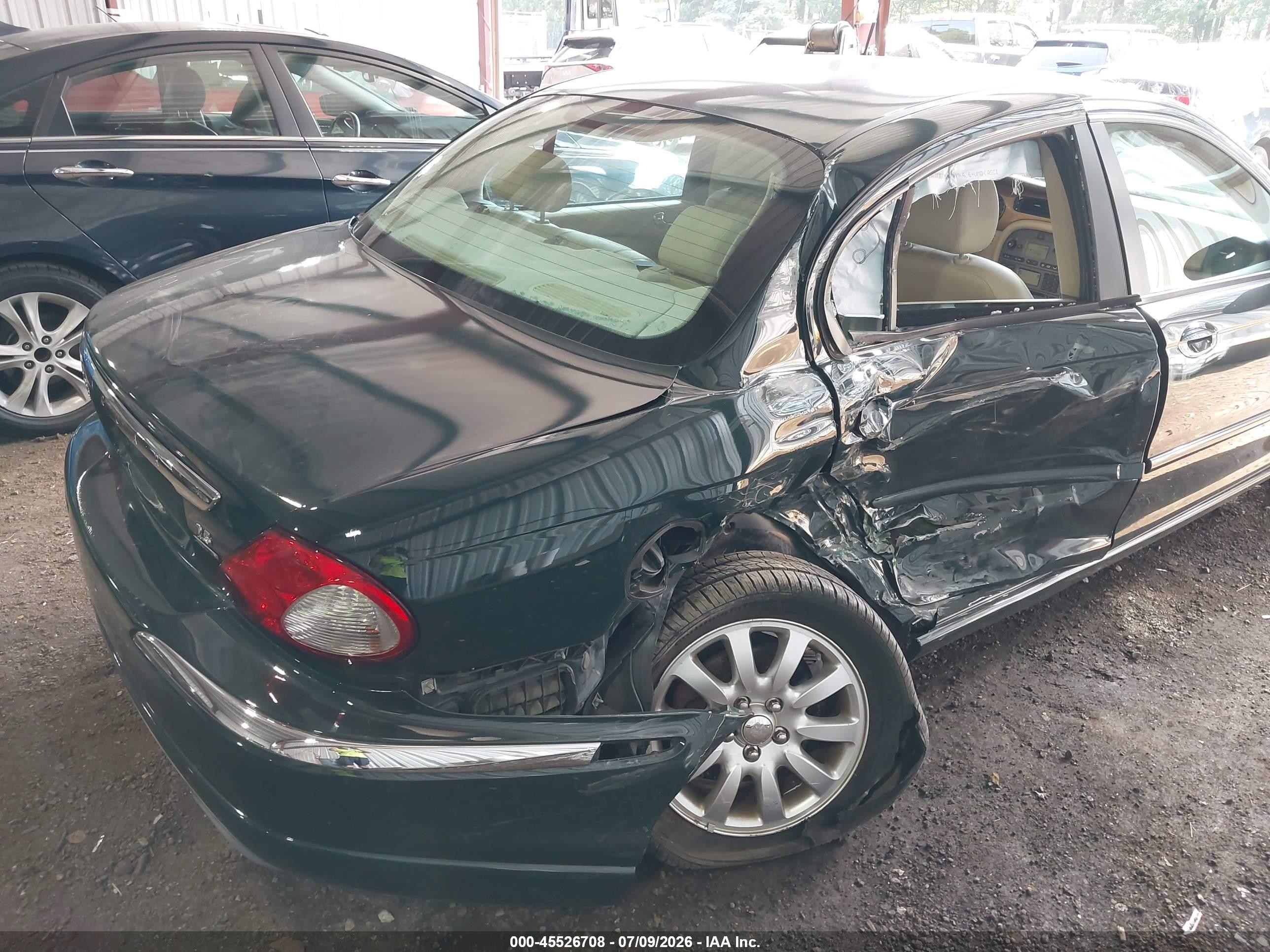 2004 Jaguar X-type 2.5 Green vin: SAJEB52D94XE17650