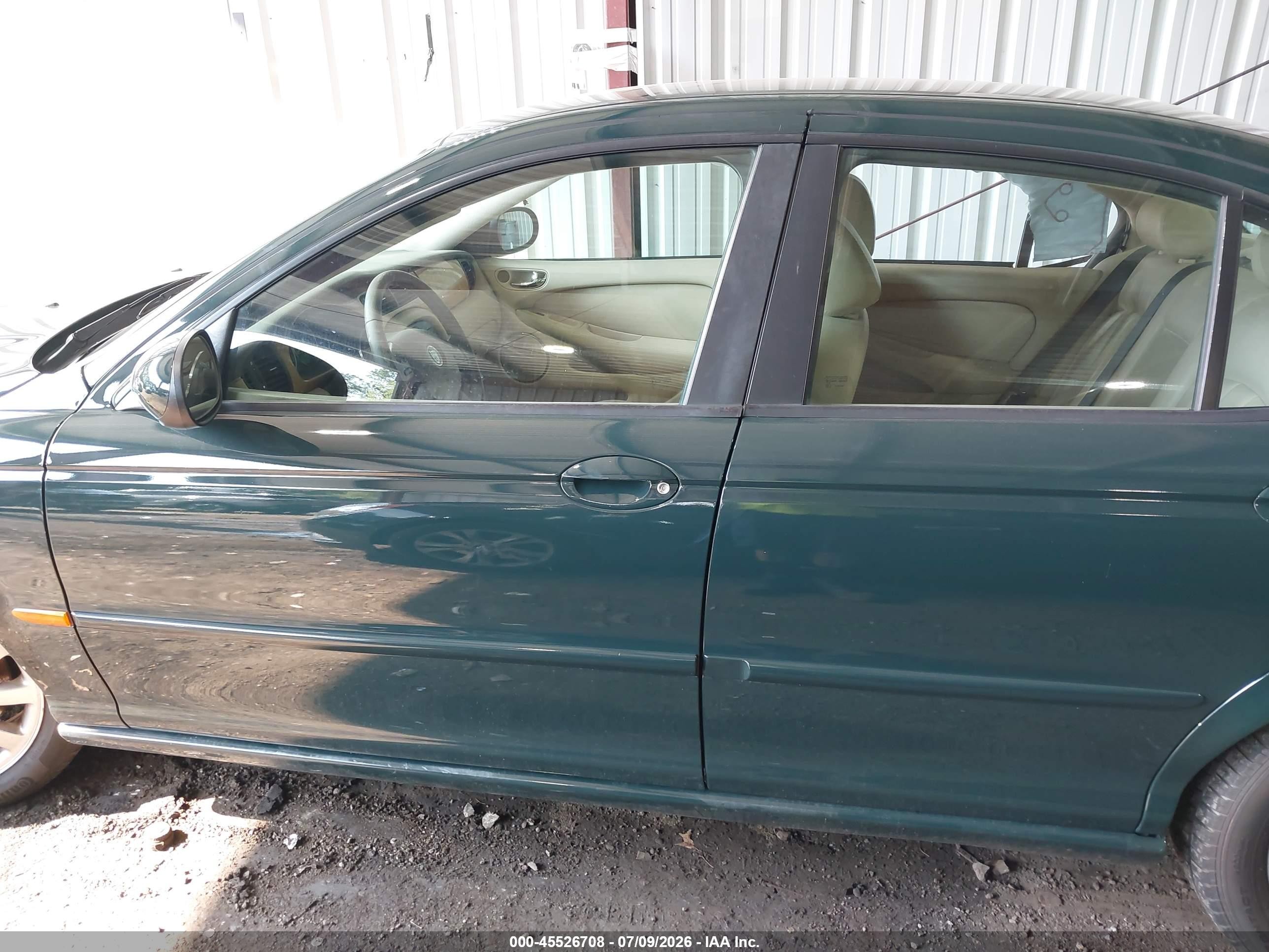 2004 Jaguar X-type 2.5 Green vin: SAJEB52D94XE17650