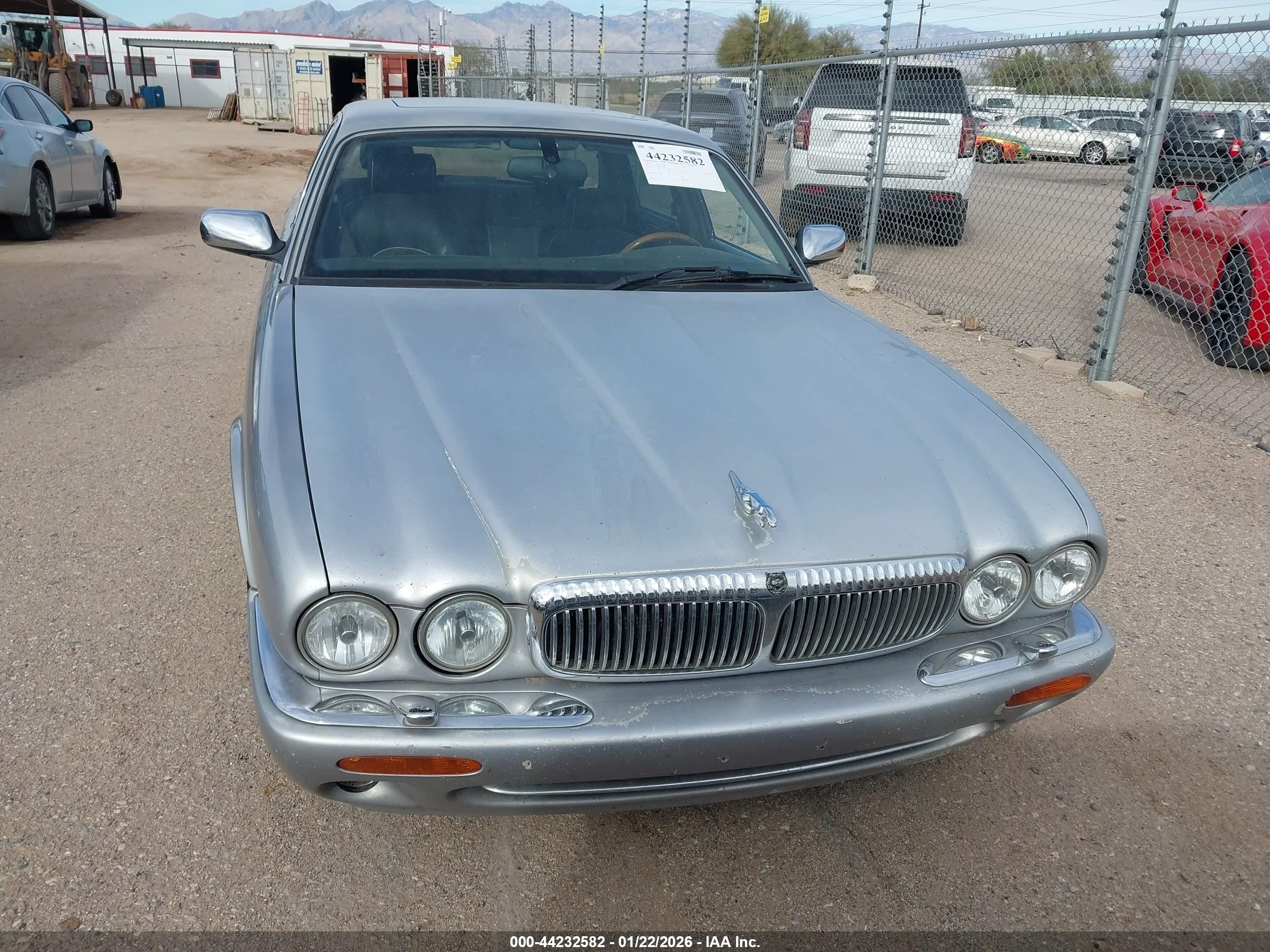 2000 Jaguar Xj8 Vanden Plas Silver vin: SAJFA24C3YLF01860