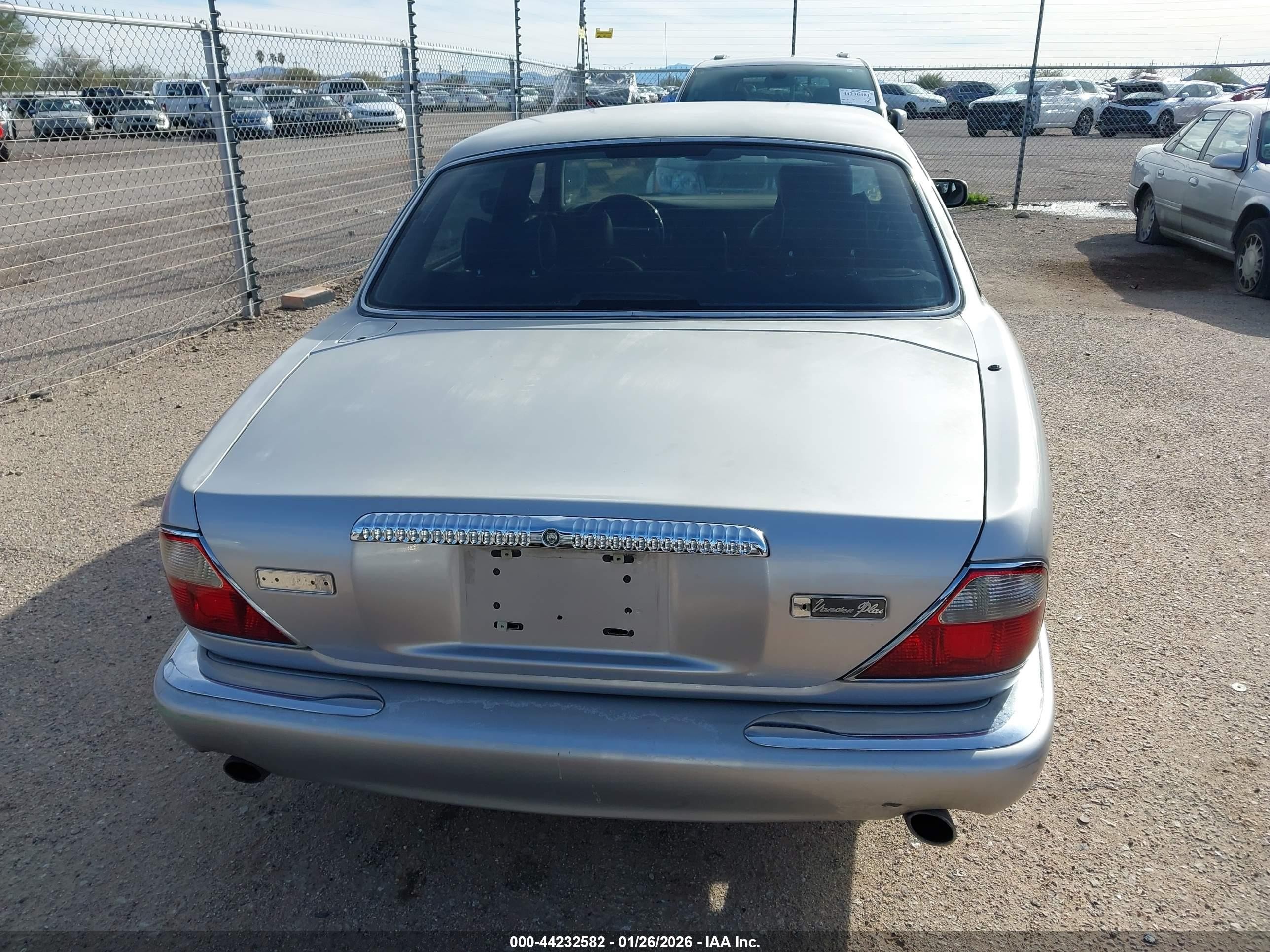 2000 Jaguar Xj8 Vanden Plas Silver vin: SAJFA24C3YLF01860