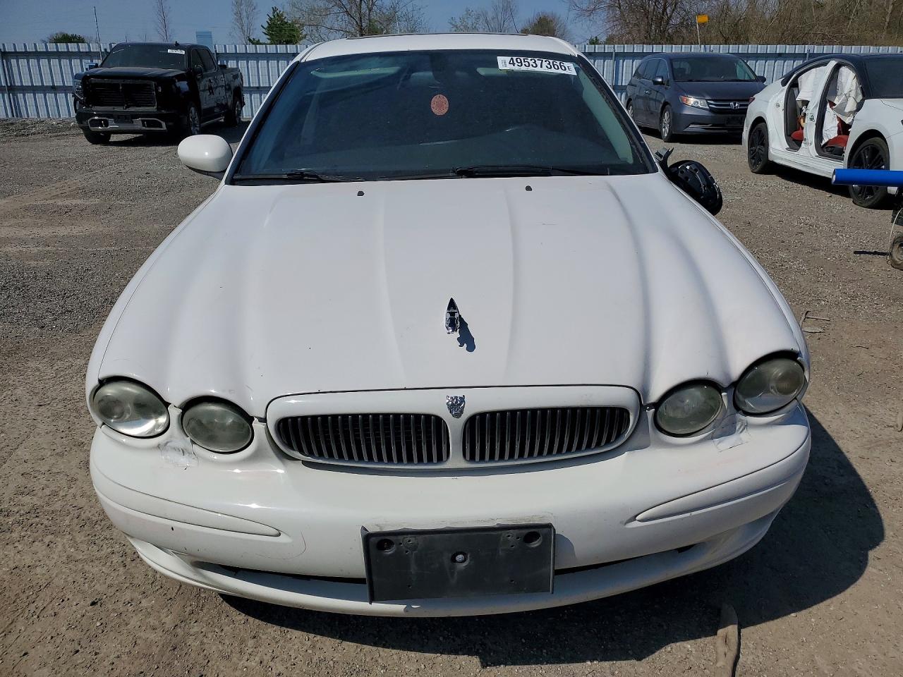 2003 Jaguar X-type Sport 2.5 White vin: SAJGA53D43XD19201