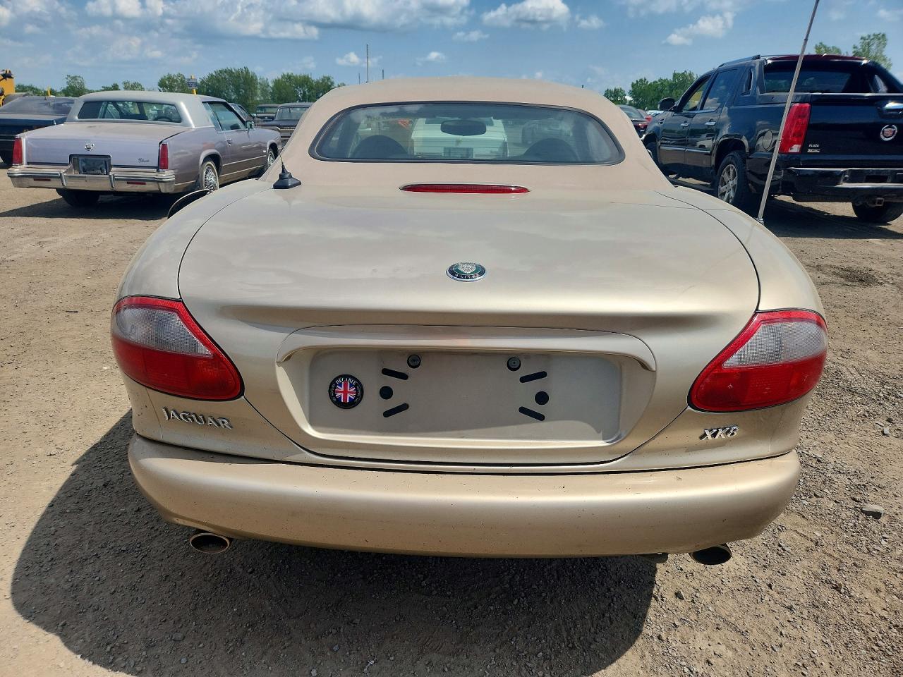 1998 Jaguar Xk8 Gold vin: SAJGN2244WC025813