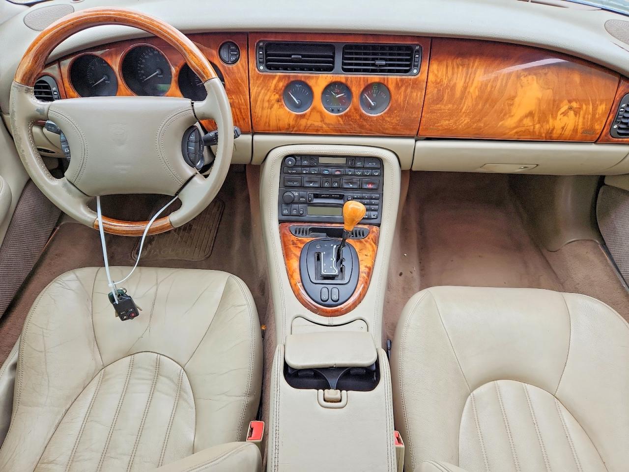 1998 Jaguar Xk8 Gold vin: SAJGN5247WC022275