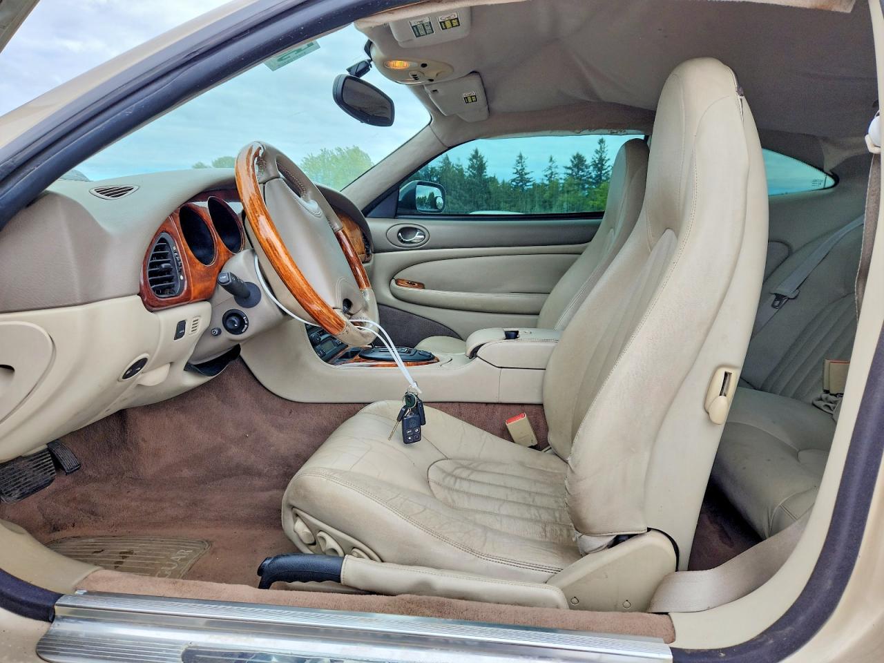 1998 Jaguar Xk8 Gold vin: SAJGN5247WC022275