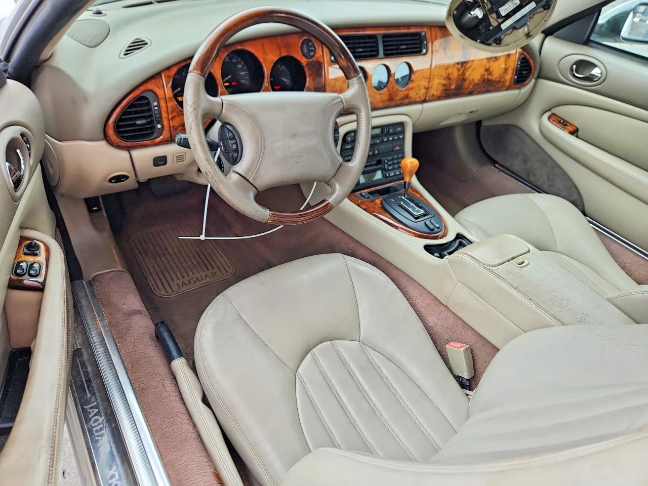 1999 Jaguar Xk8 White vin: SAJGX2042XC042723