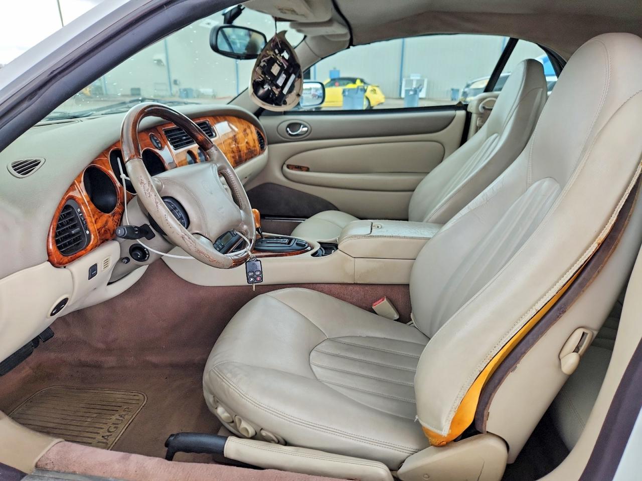 1999 Jaguar Xk8 White vin: SAJGX2042XC042723