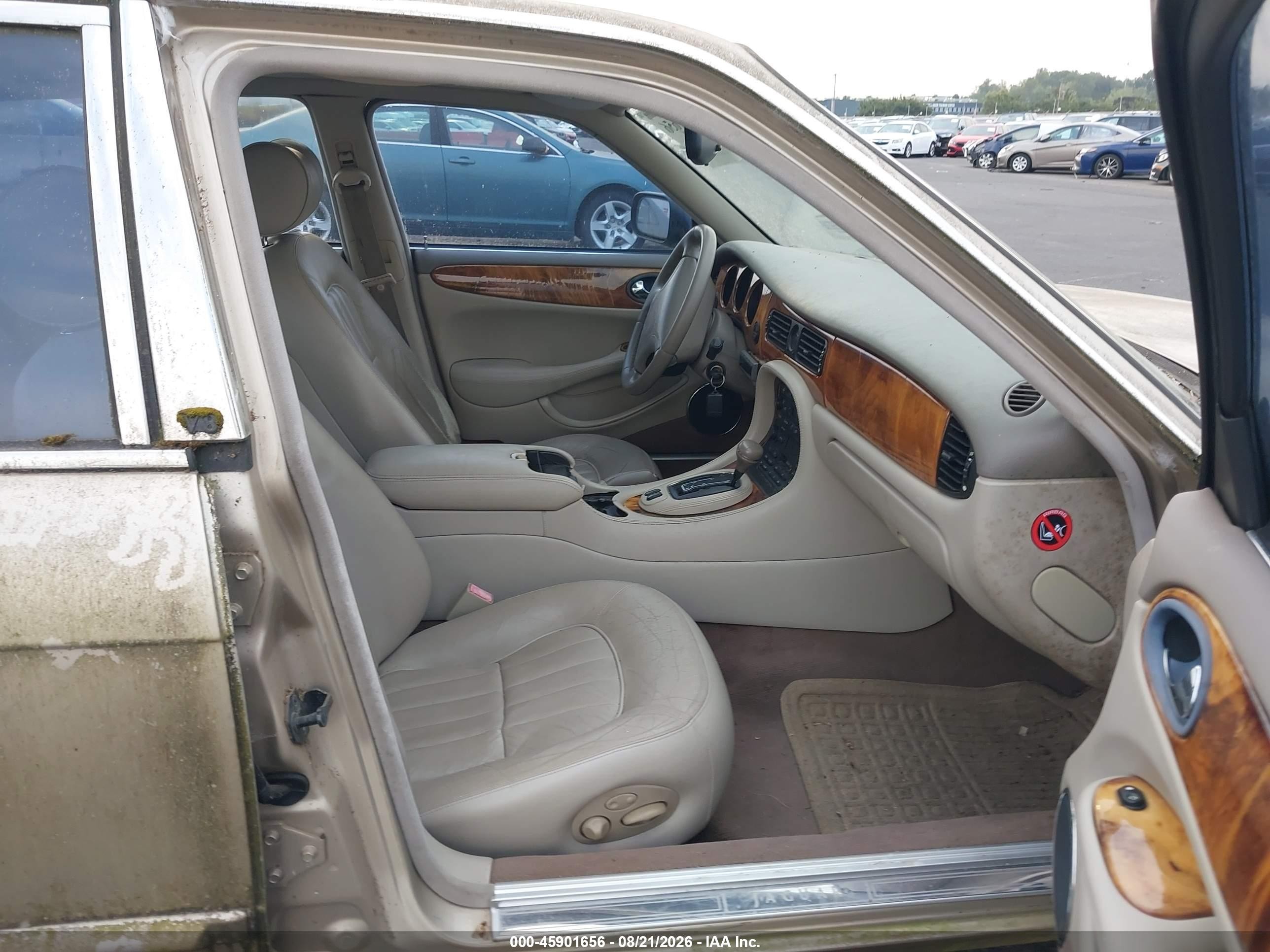 1999 Jaguar Xj8   Gold vin: SAJHD1041XC874058