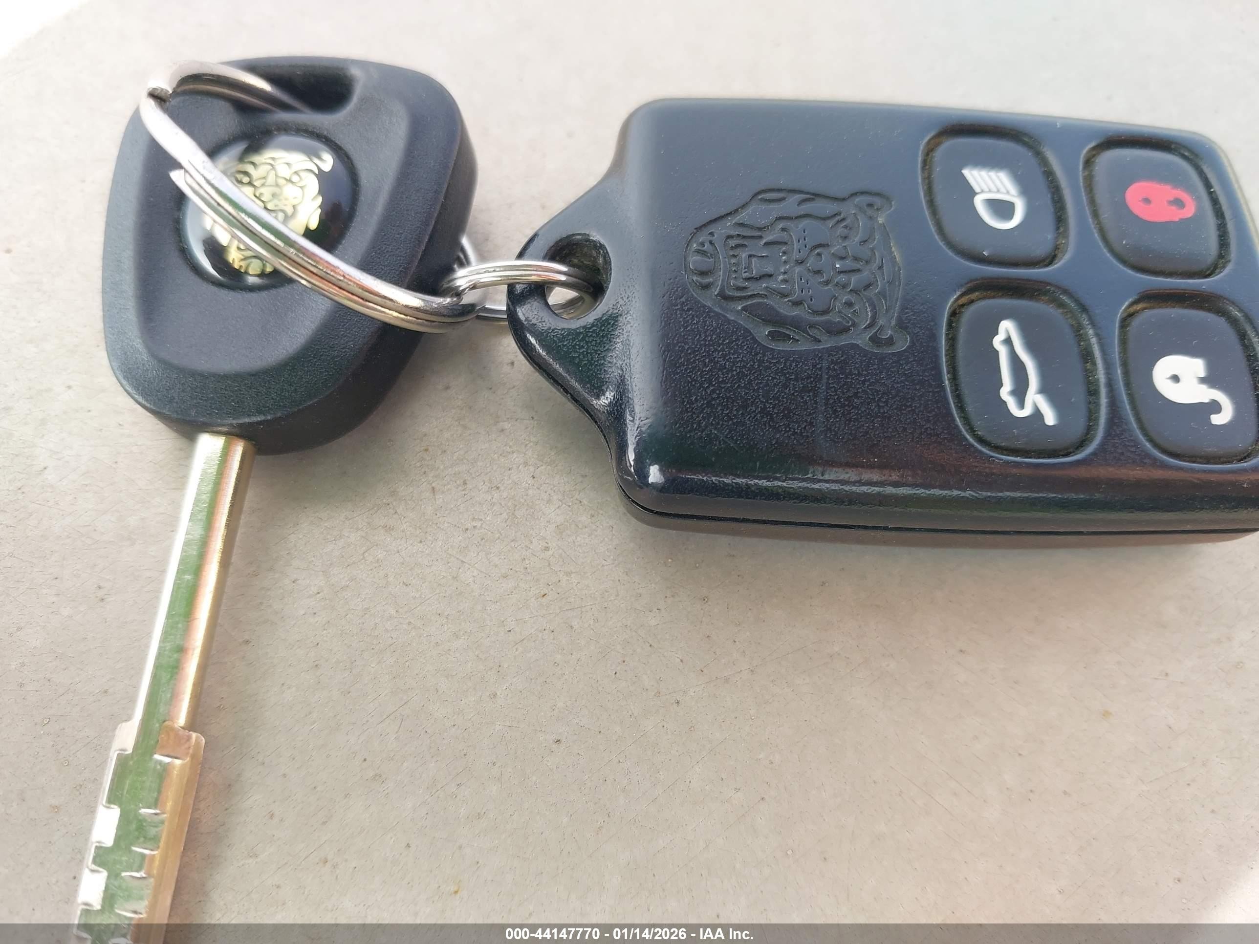 1999 Jaguar Xj8   Gold vin: SAJHD1041XC875582
