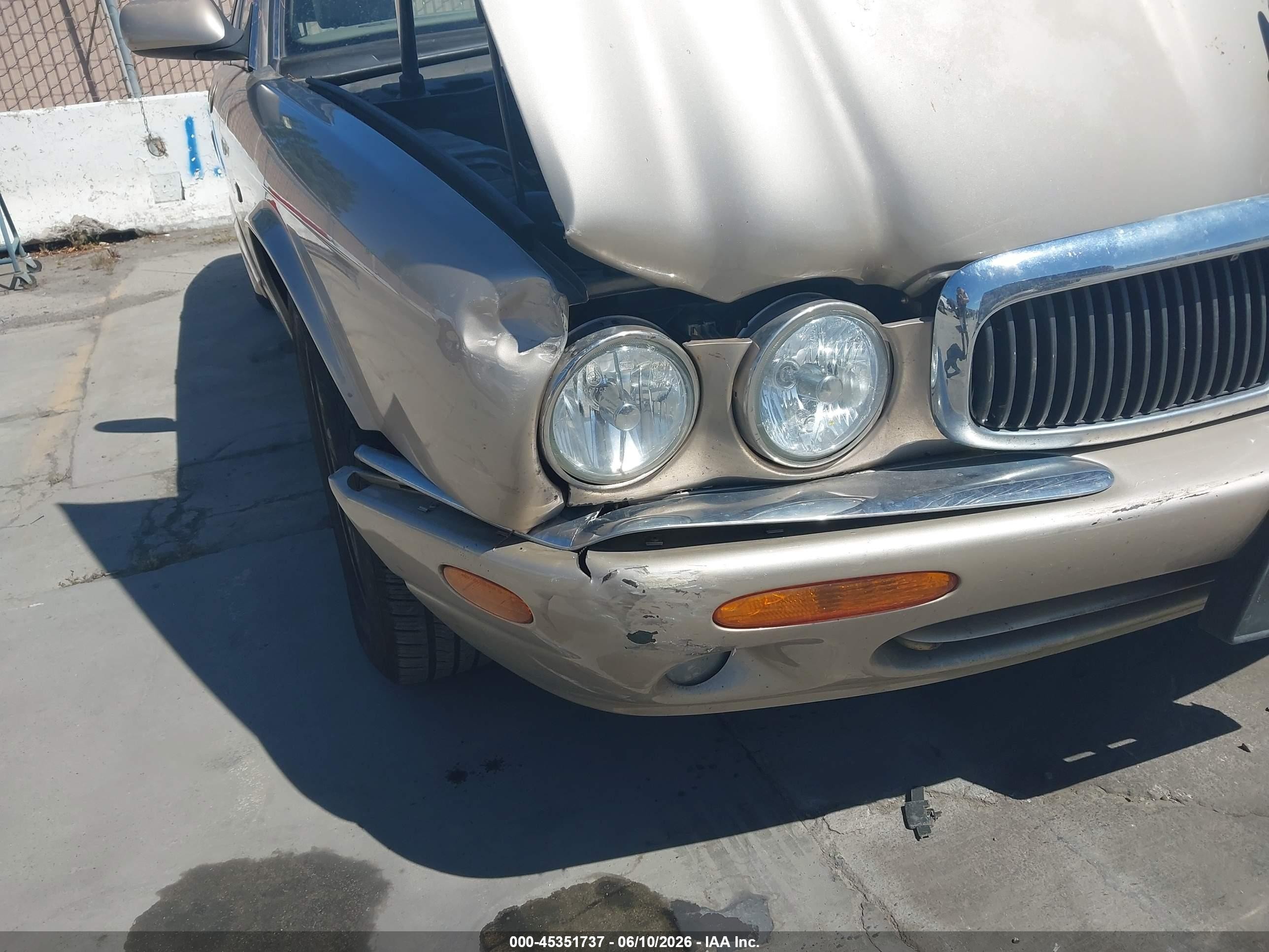 1999 Jaguar Xj8   Gold vin: SAJHD1041XC875582