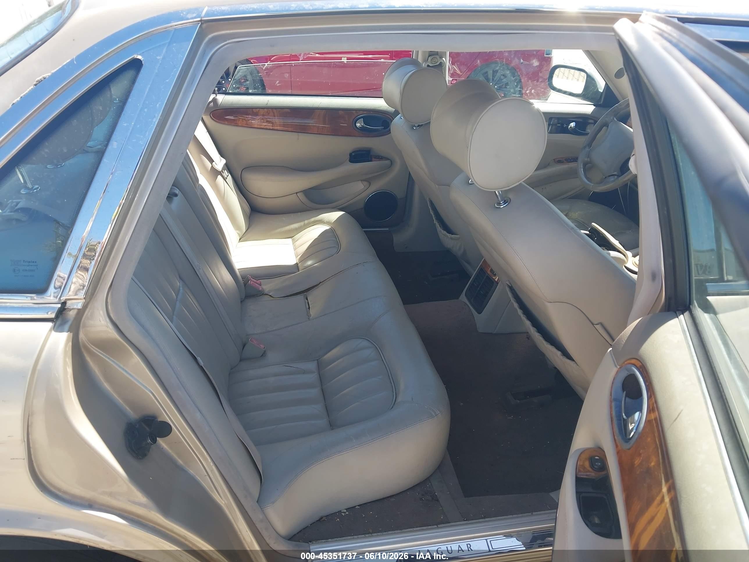 1999 Jaguar Xj8   Gold vin: SAJHD1041XC875582