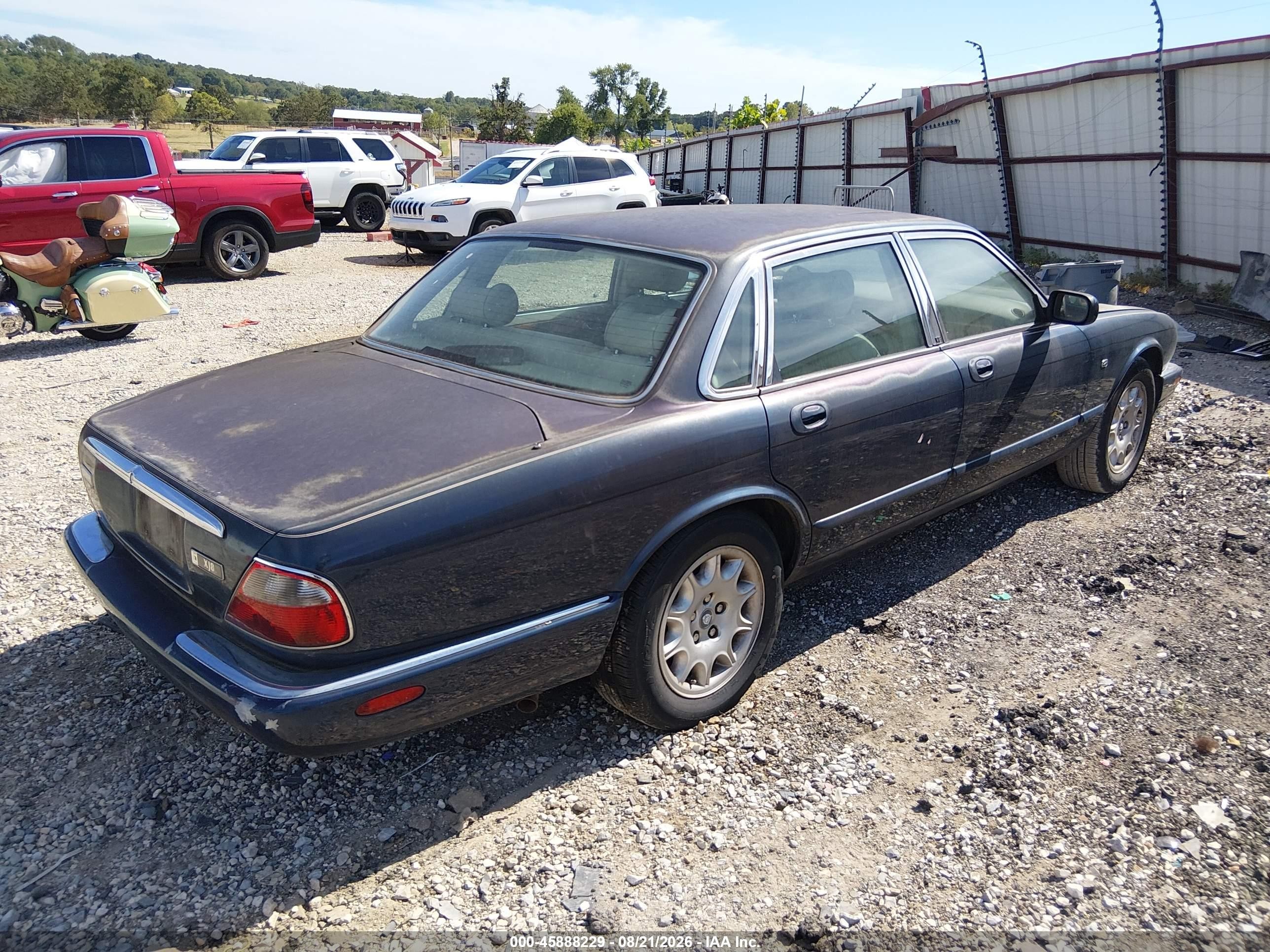 1999 Jaguar Xj8   Dark Blue vin: SAJHD1049XC866192