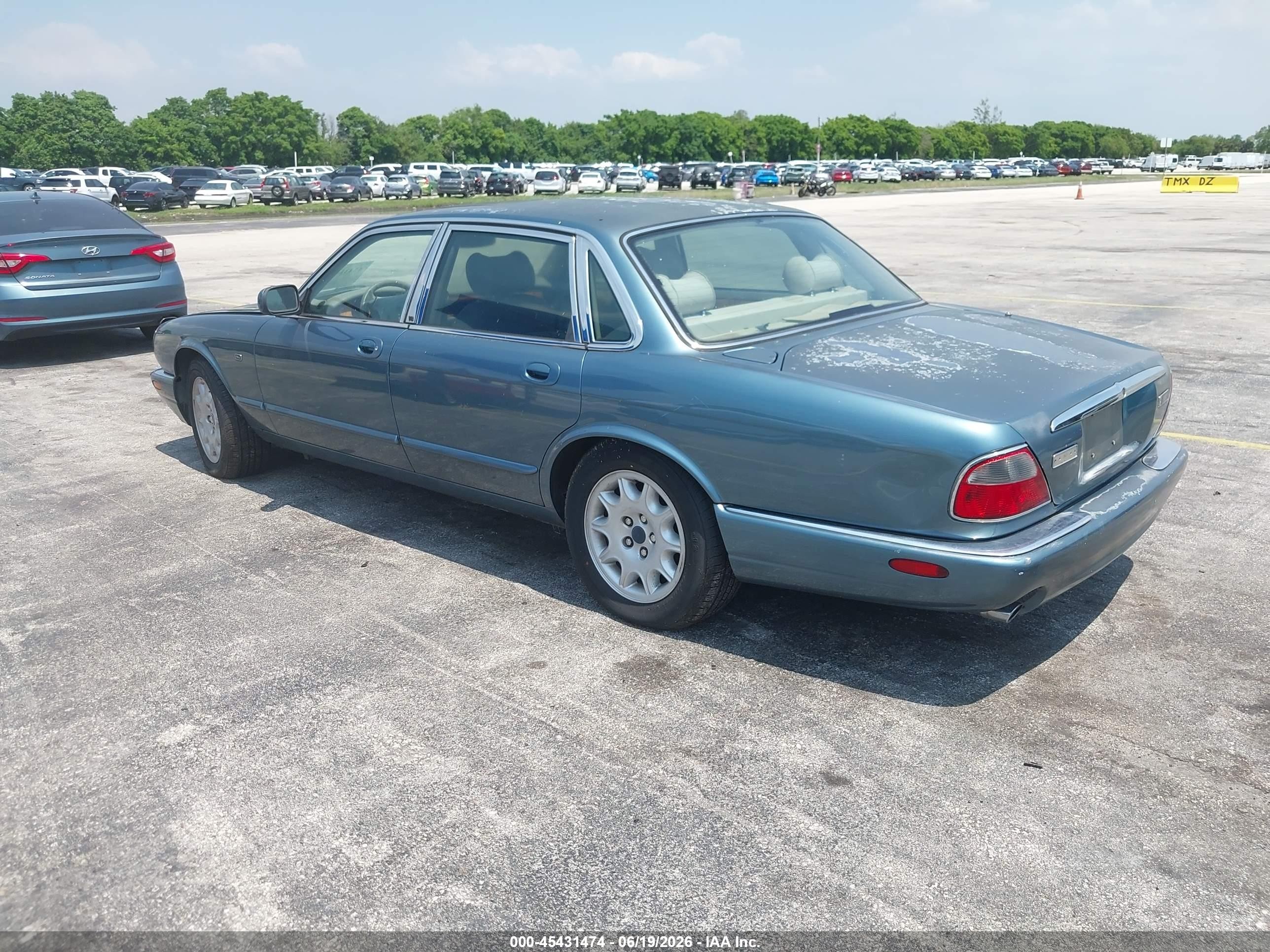 1998 Jaguar Xj8   Синий vin: SAJHX1245WC837825
