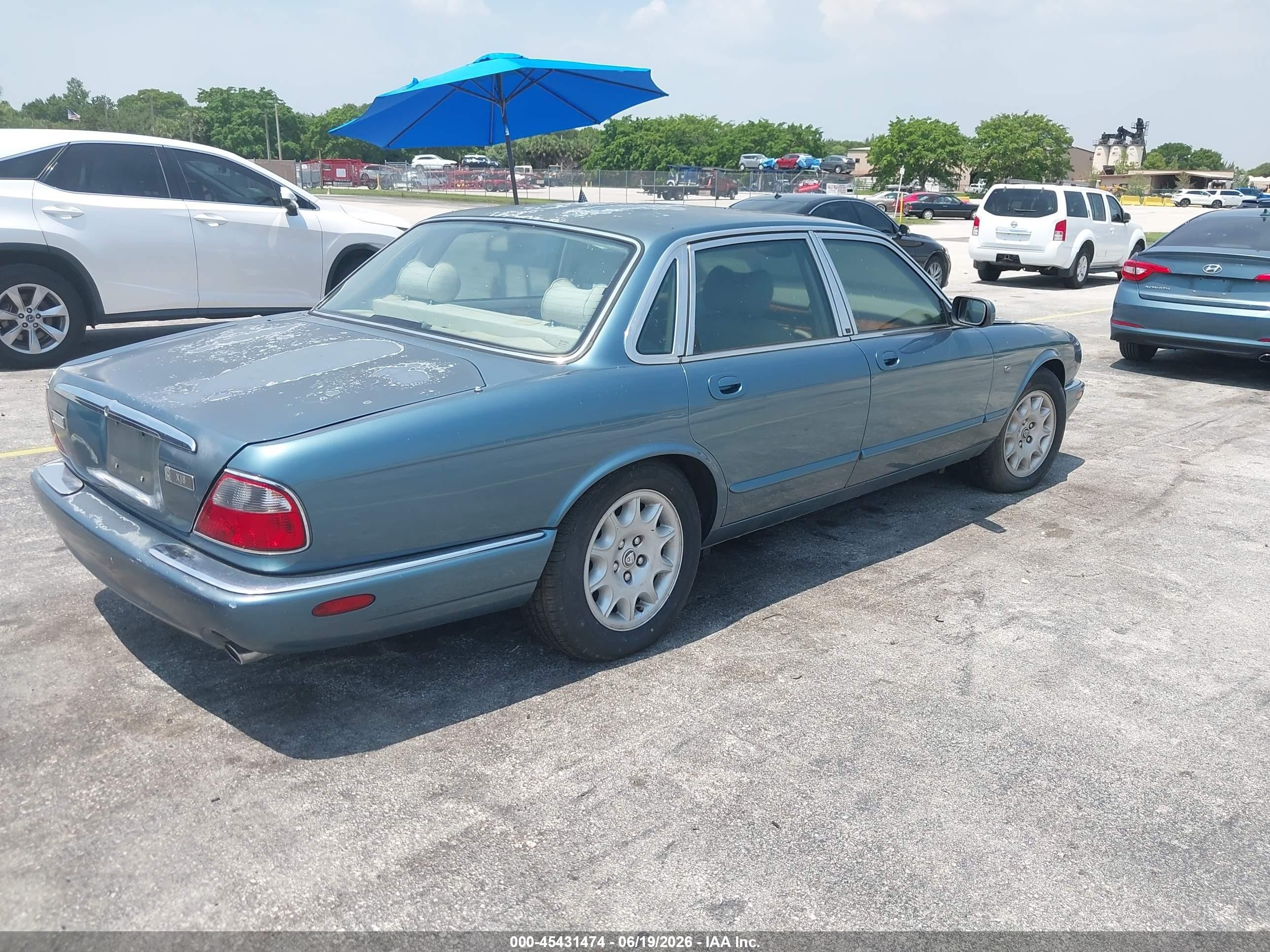 1998 Jaguar Xj8   Синий vin: SAJHX1245WC837825