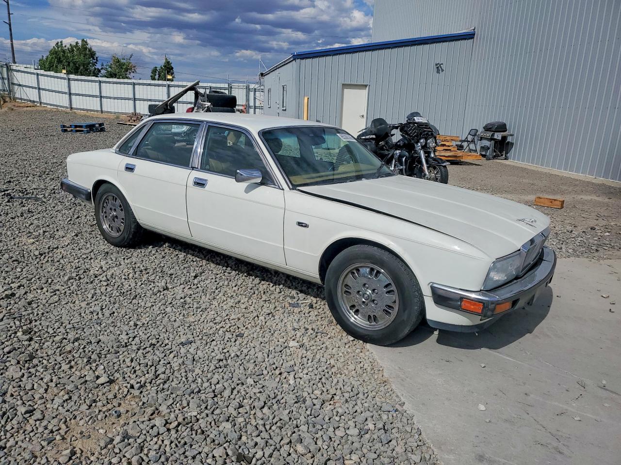 1994 Jaguar Xj6 Cream vin: SAJHX1748RC693667
