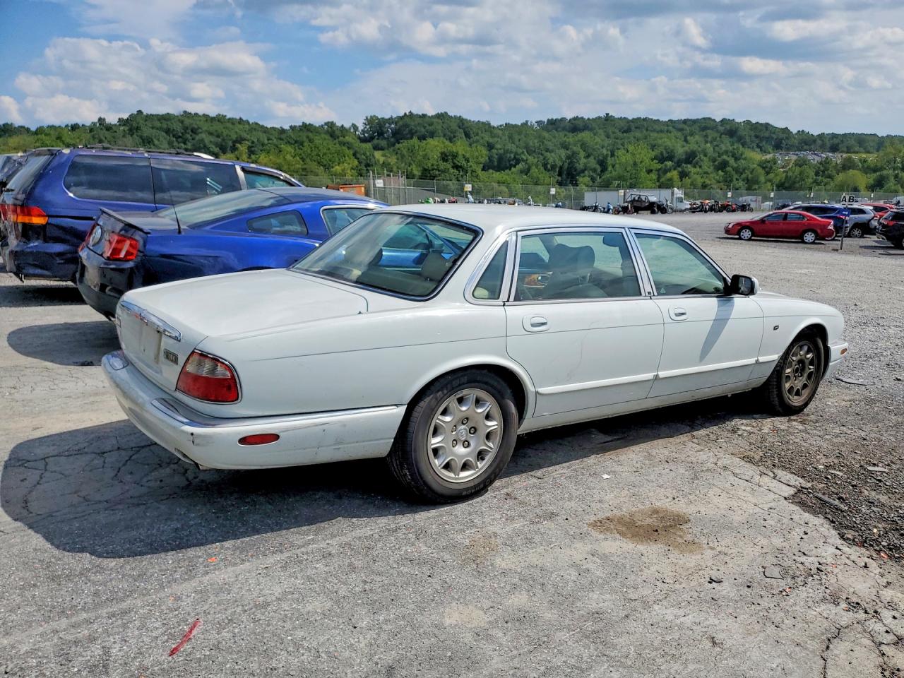 1998 Jaguar Xj8 L White vin: SAJHX624XWC847425
