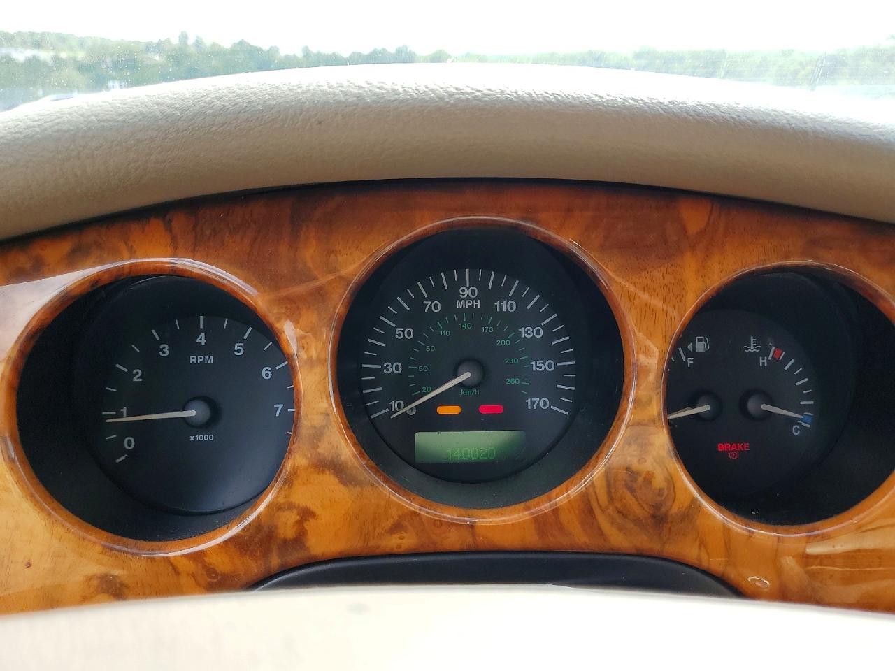 1998 Jaguar Xj8 L White vin: SAJHX624XWC847425