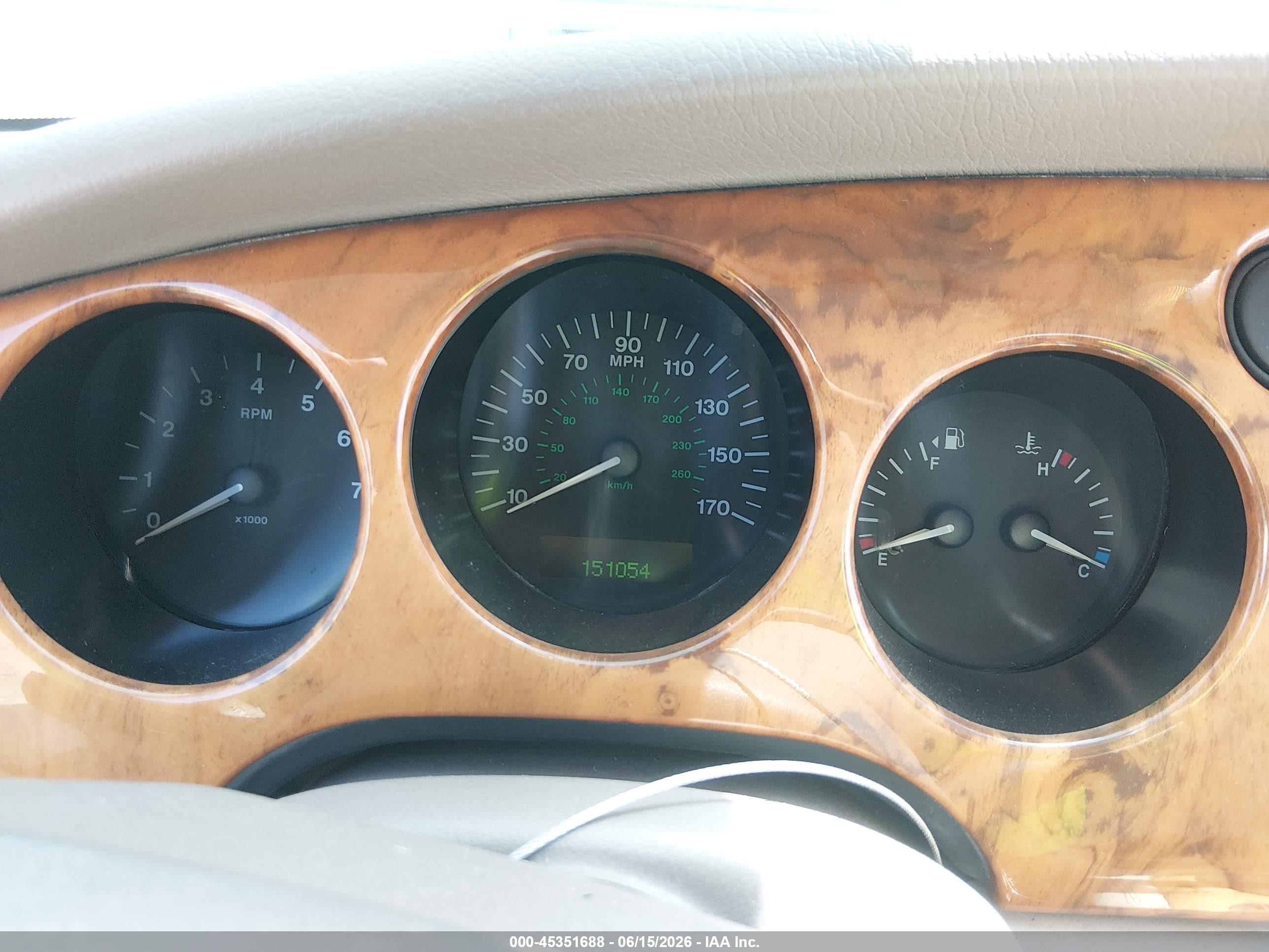 2000 Jaguar Xk8   Silver vin: SAJJA41C3YNA05777