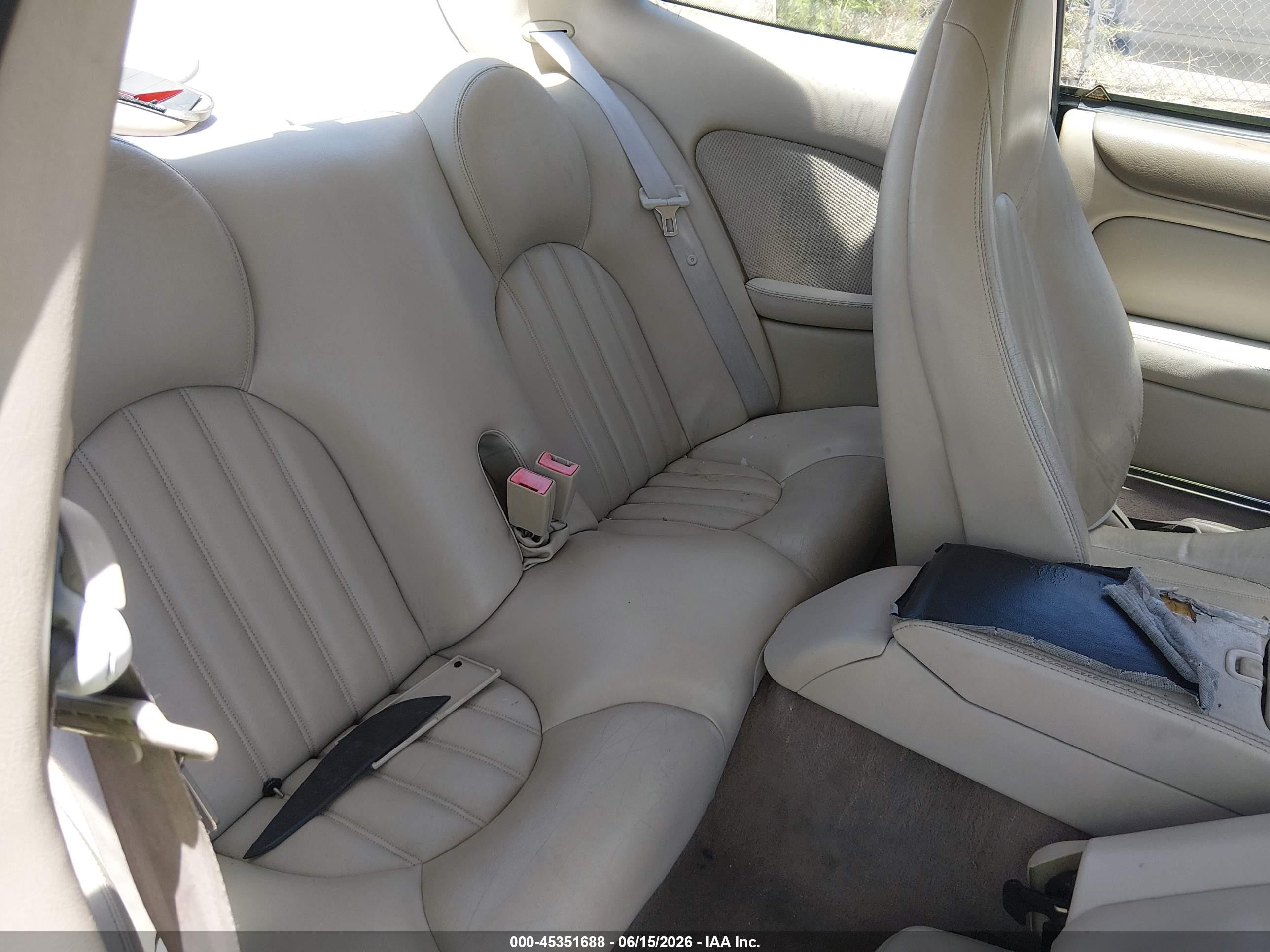 2000 Jaguar Xk8   Silver vin: SAJJA41C3YNA05777