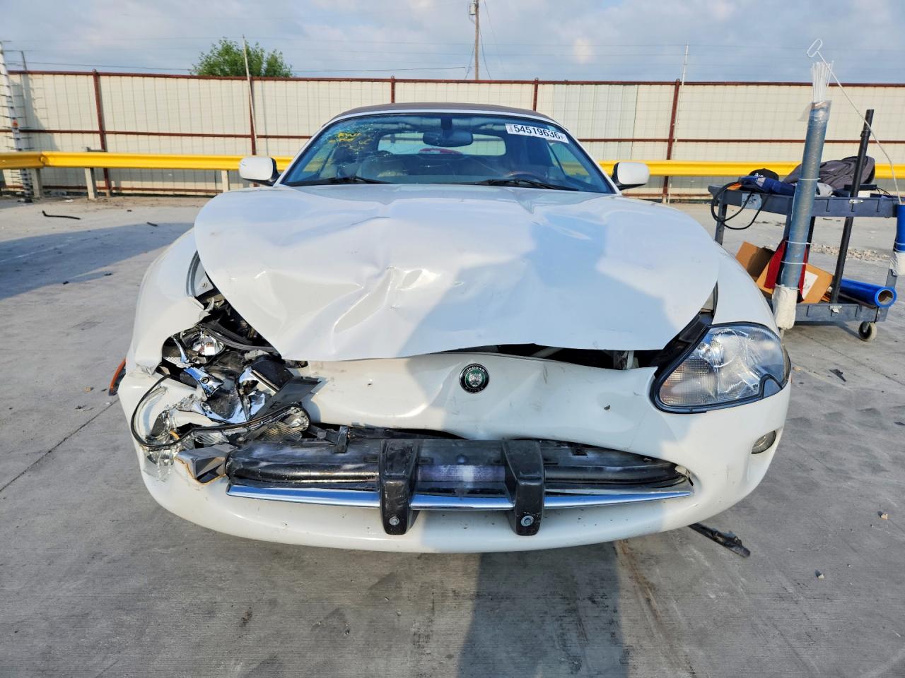 2000 Jaguar Xk8 White vin: SAJJA42C5YNA07934